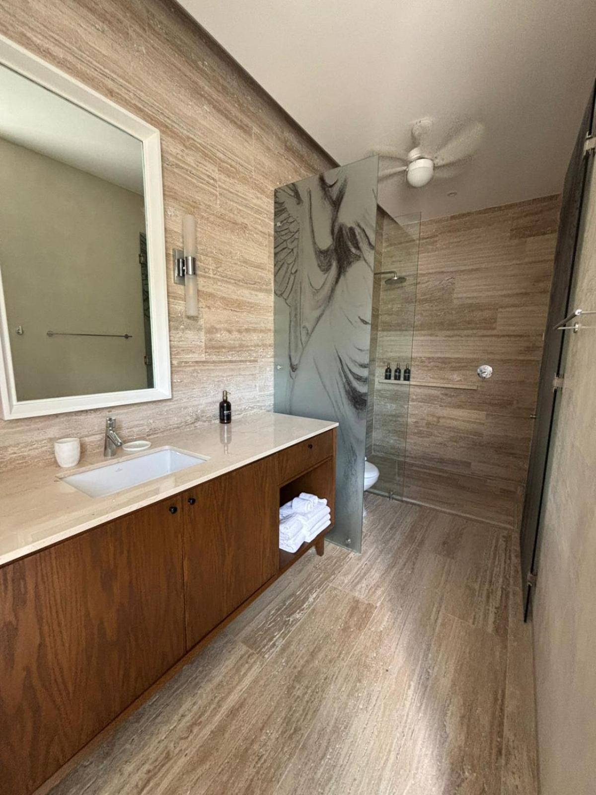 Junior Suite with Balcony - Photo 7