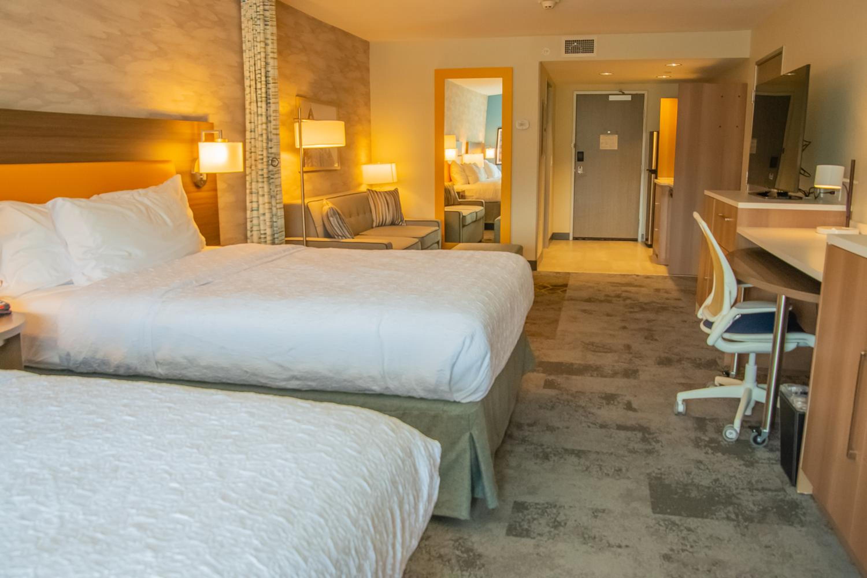 Studio Suite with Two Queen Beds - Photo 5
