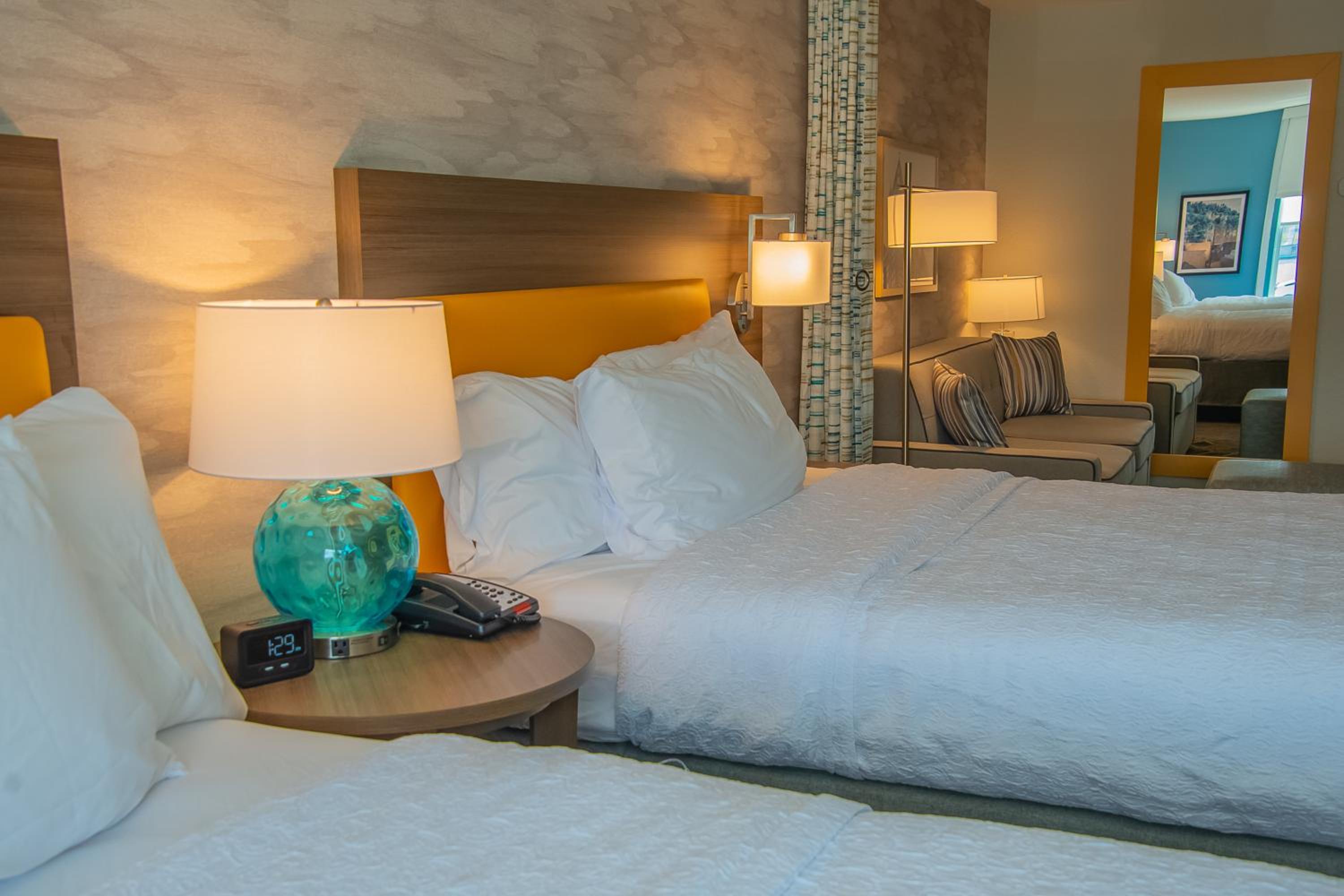 Studio Suite with Two Queen Beds - Photo 4