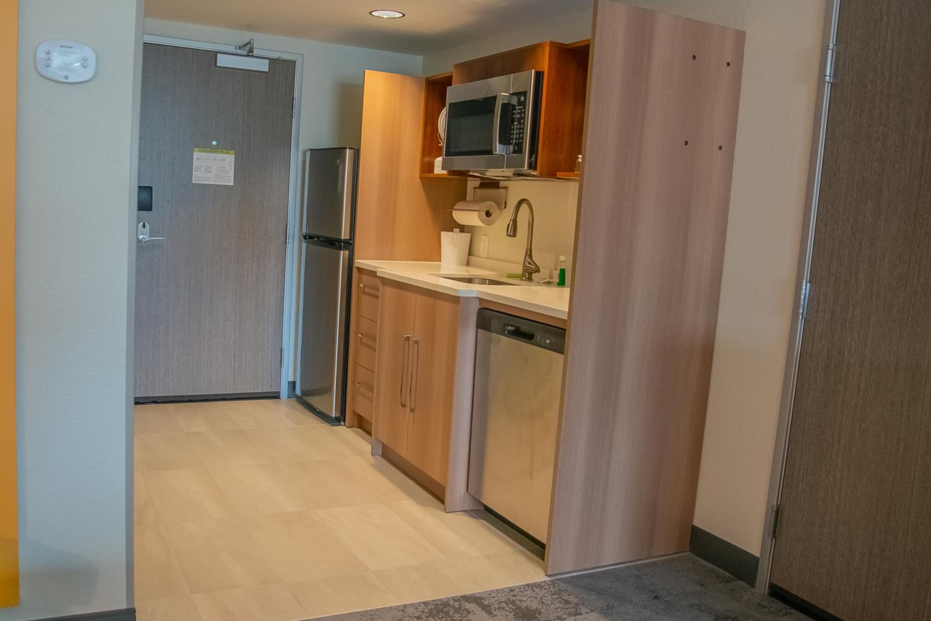 King Studio Suite - Photo 8