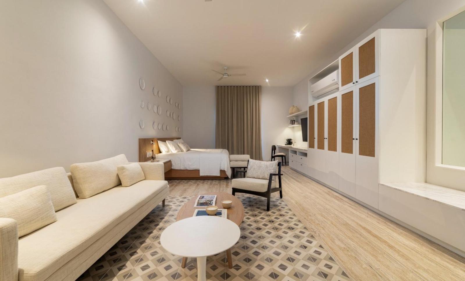 Deluxe Junior Suite - Photo 1