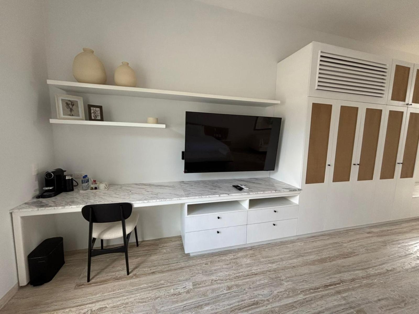 Deluxe Junior Suite - Photo 3