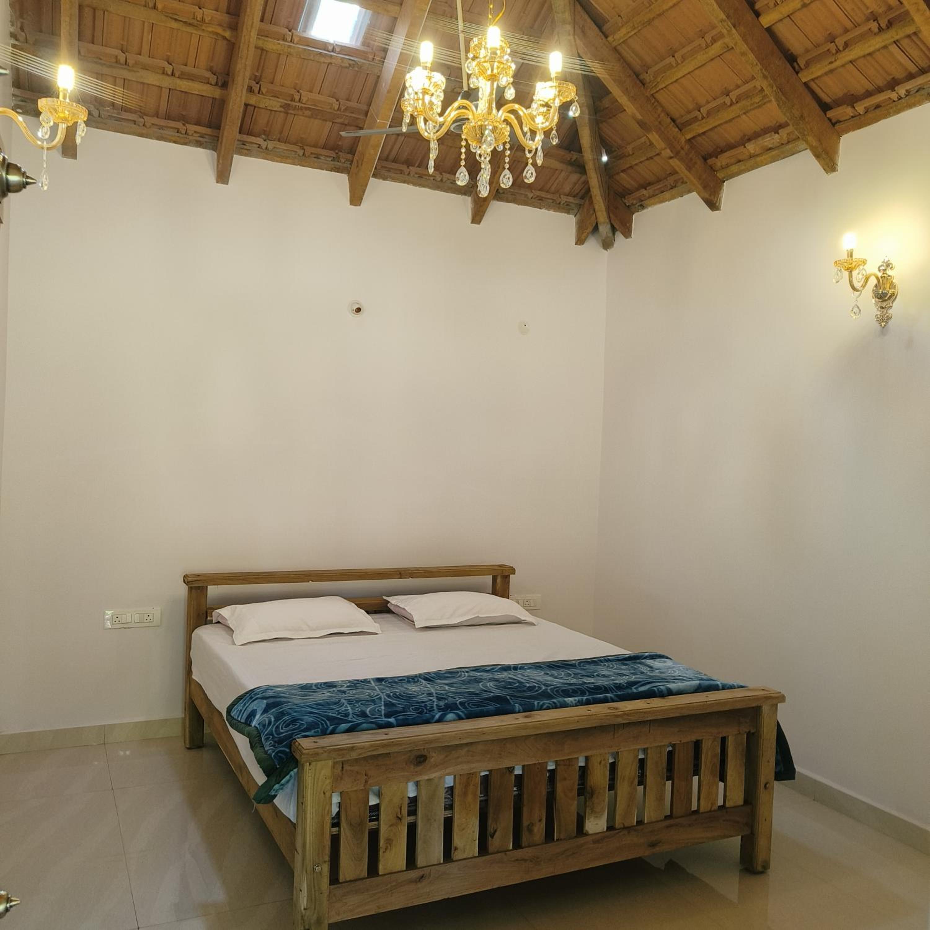 Deluxe Double Room (2 Adults + 1 Child) photo 1