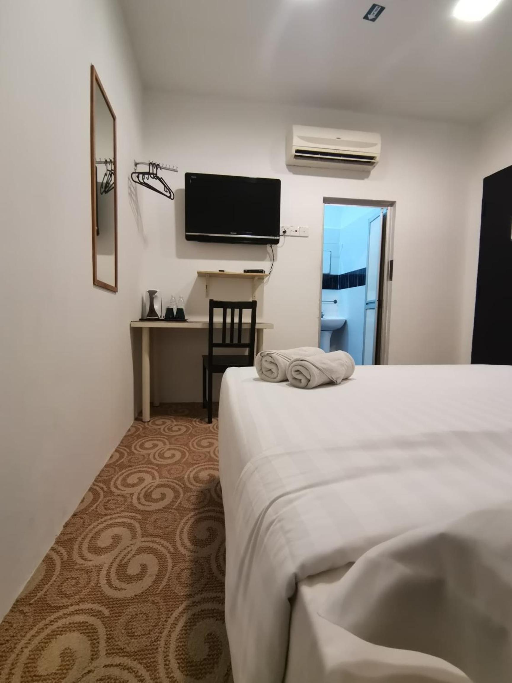 Queen Room photo 3