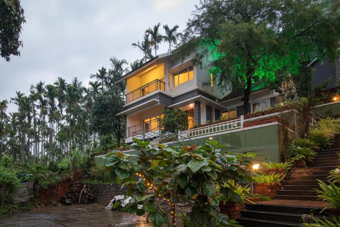 Villa - Photo 1