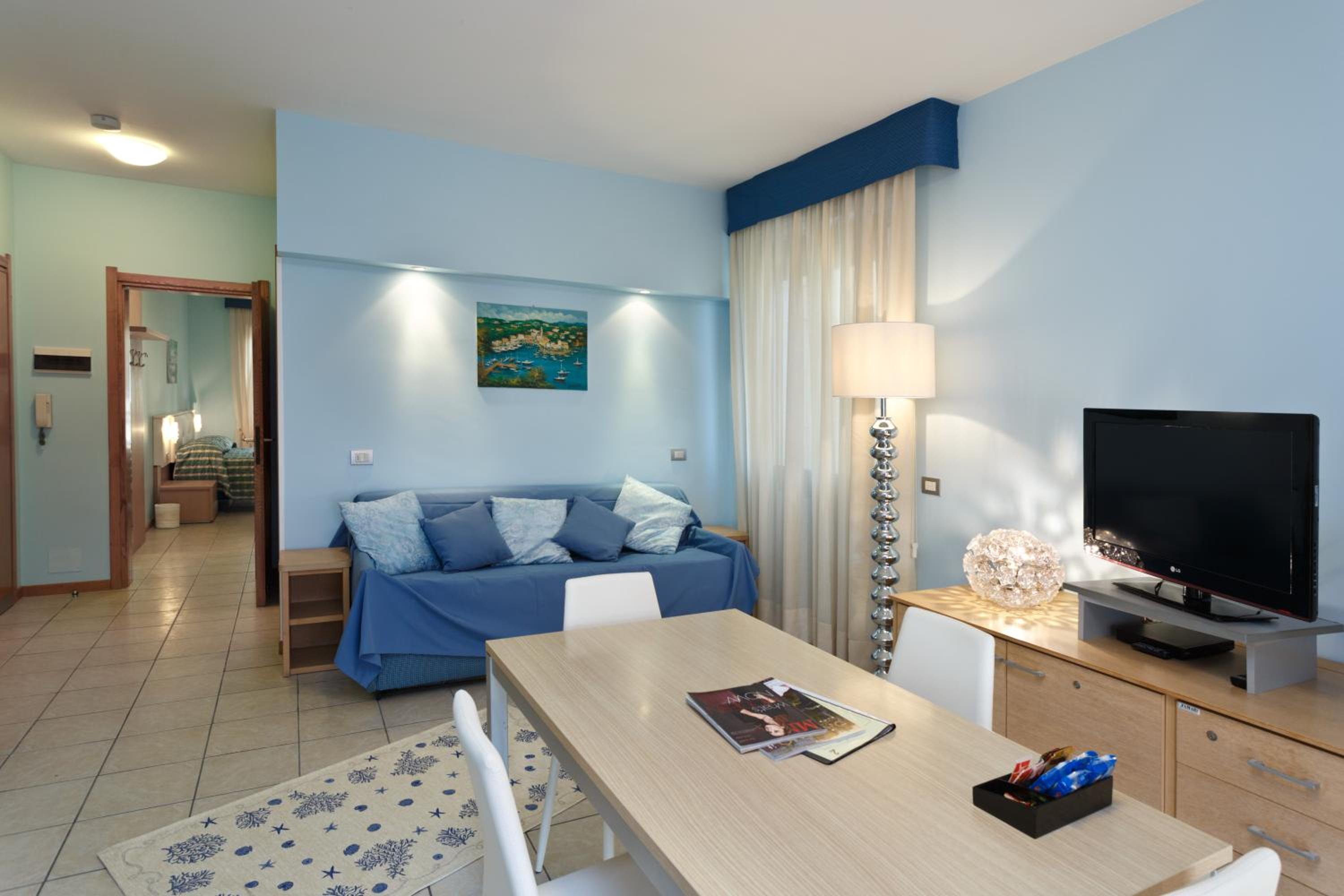 One-Bedroom Apartment with Balcony and Sea View - Photo 7