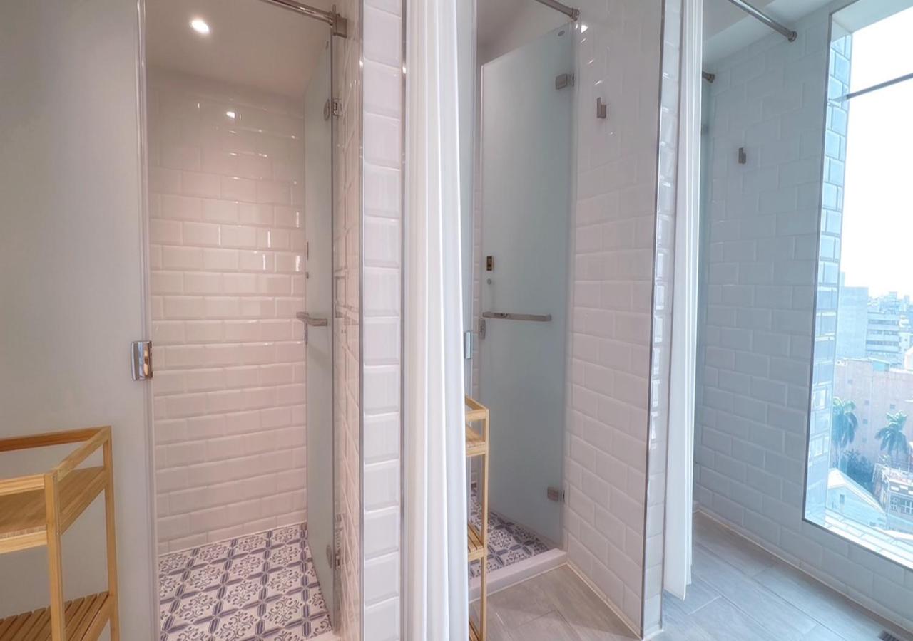 Single Bed in 6-Bed Female Dormitory Room with Shared Bathroom photo 3
