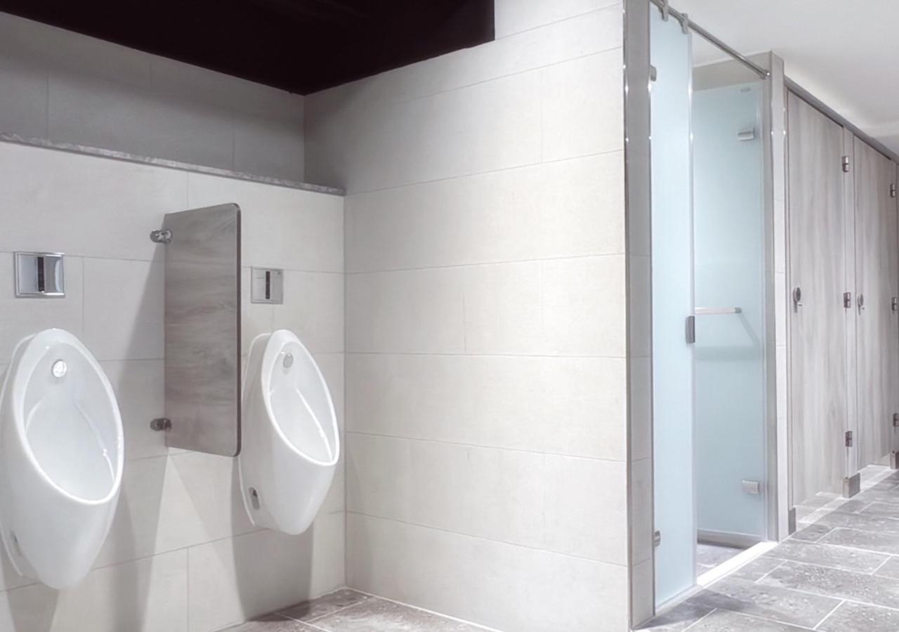 Single Bed in 6-Bed Male Dormitory Room with Shared Bathroom photo 2
