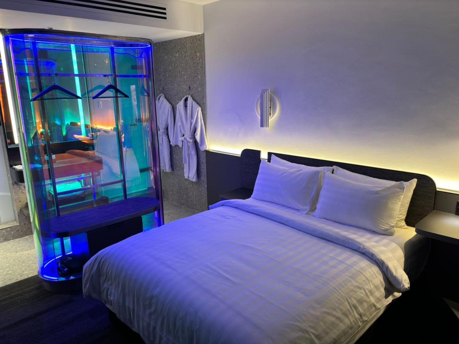 Deluxe King Room - MAX 6 Hours Stay - Photo 1
