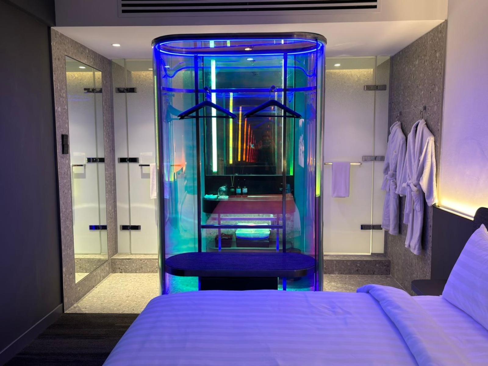 Deluxe King Room - MAX 6 Hours Stay - Photo 5
