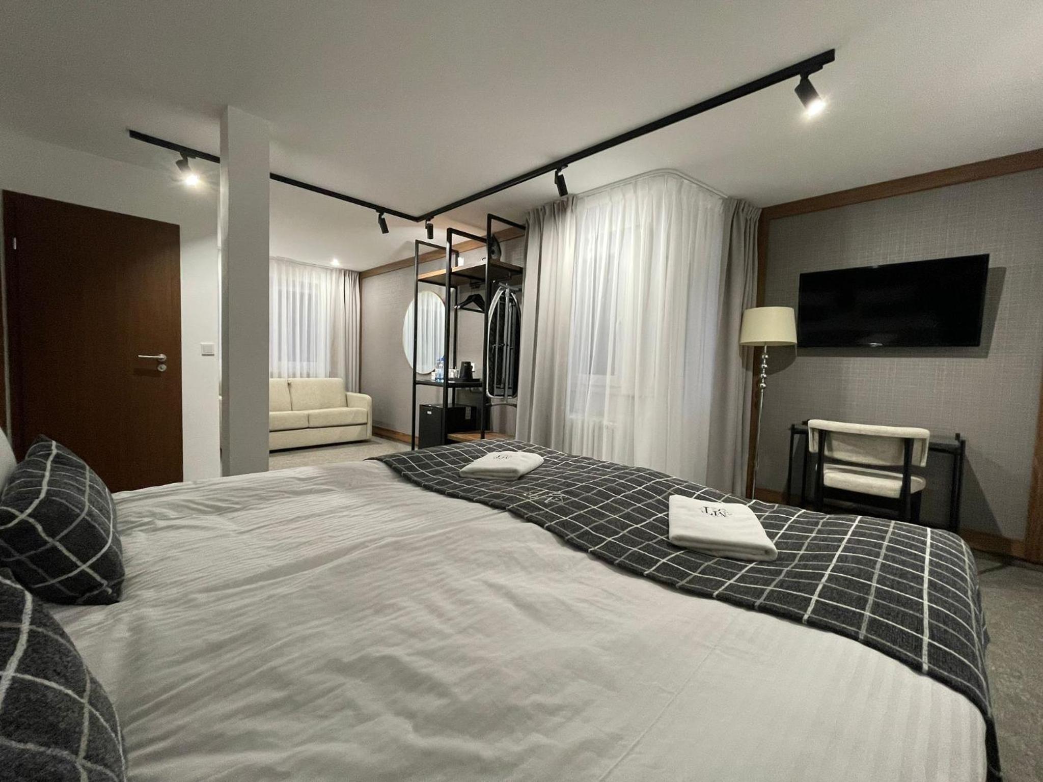Quadruple Room with Private Bathroom