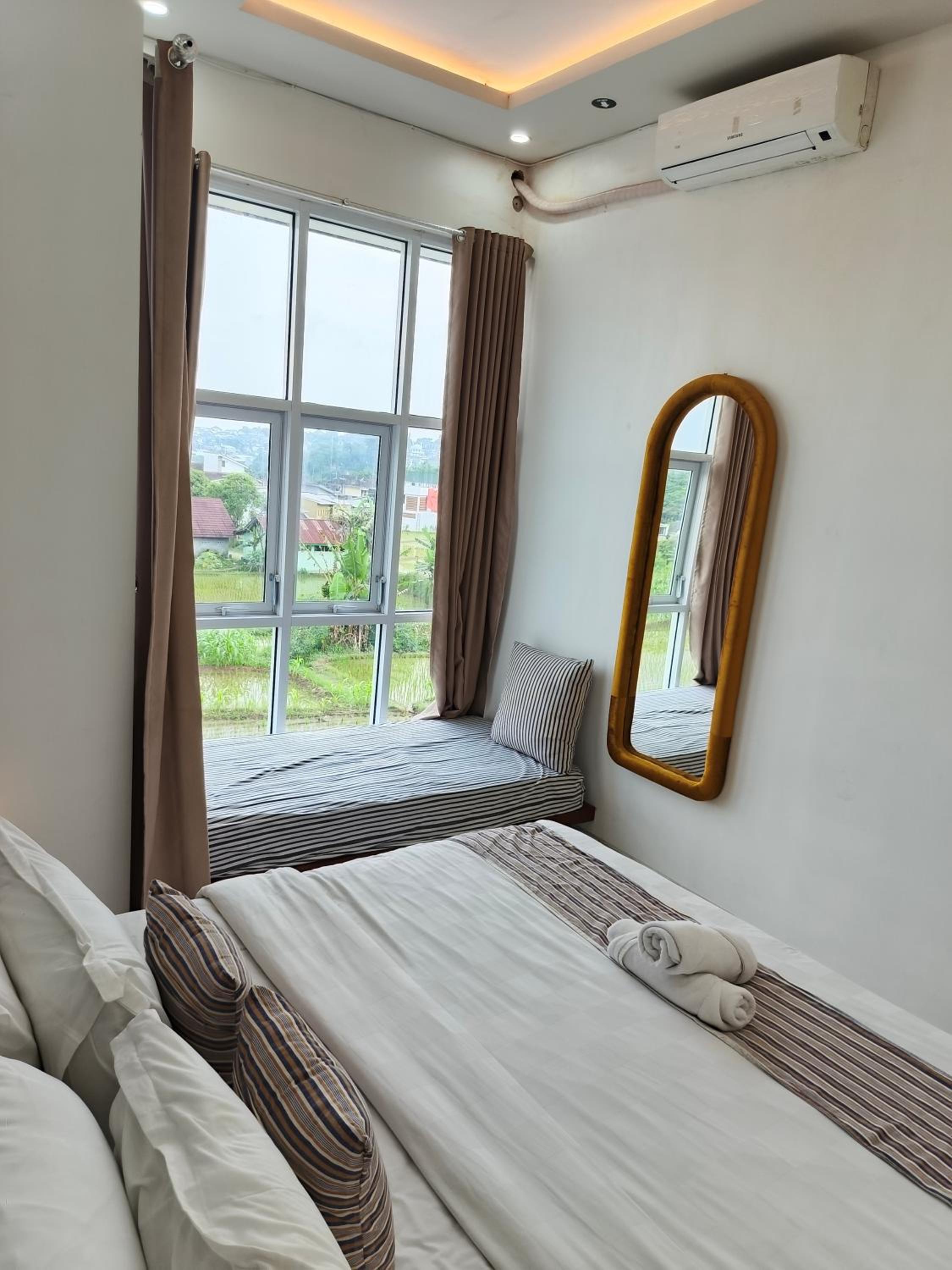 Basic Triple Room with Shared Bathroom