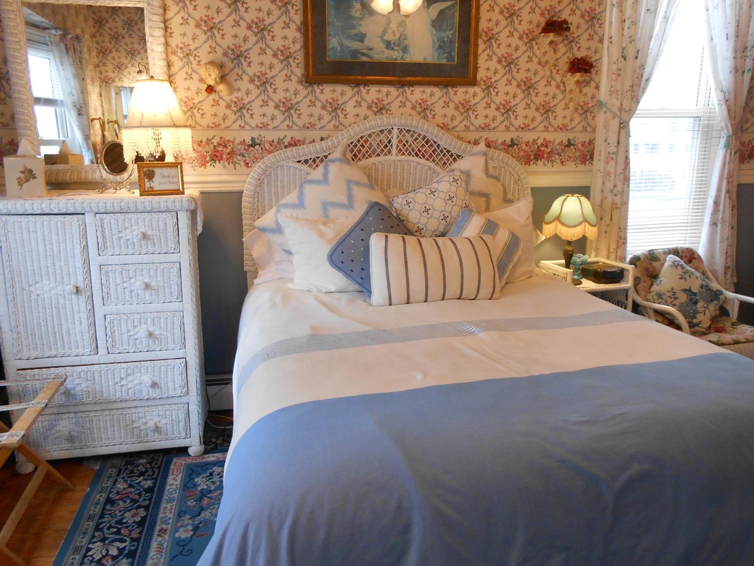 Petite Queen Room photo 1