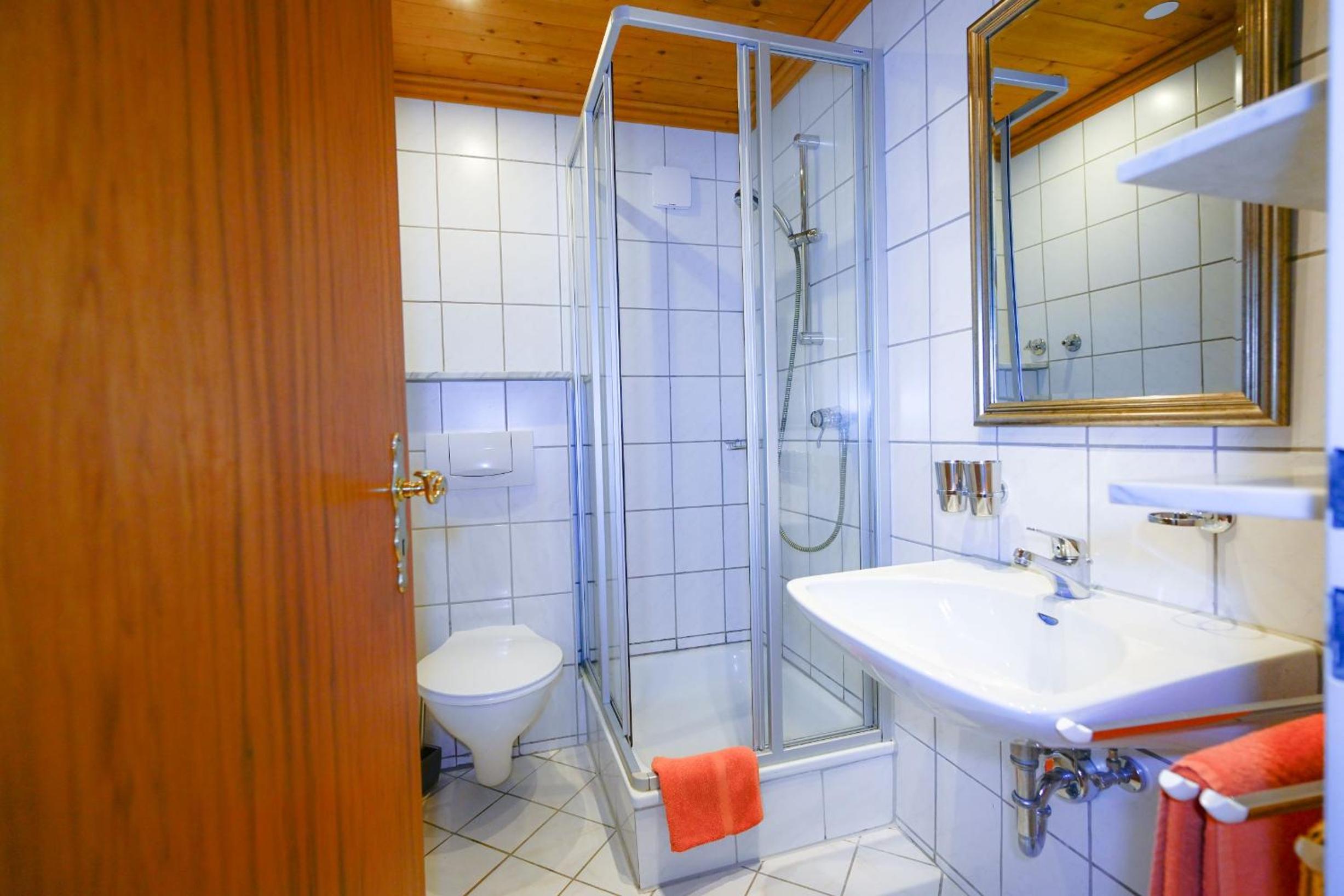 Two-Bedroom Apartment with Mountain View photo 3