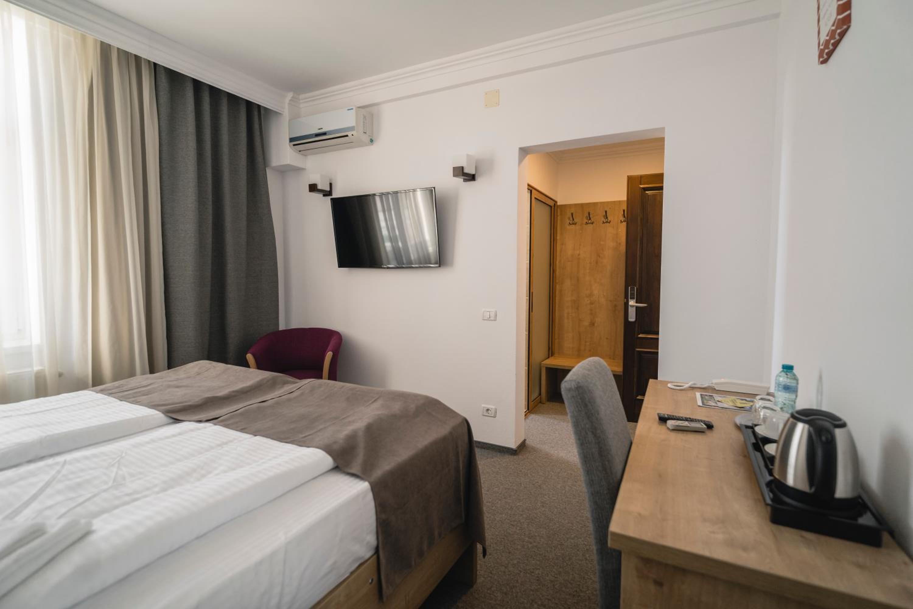 Double Room - Photo 3