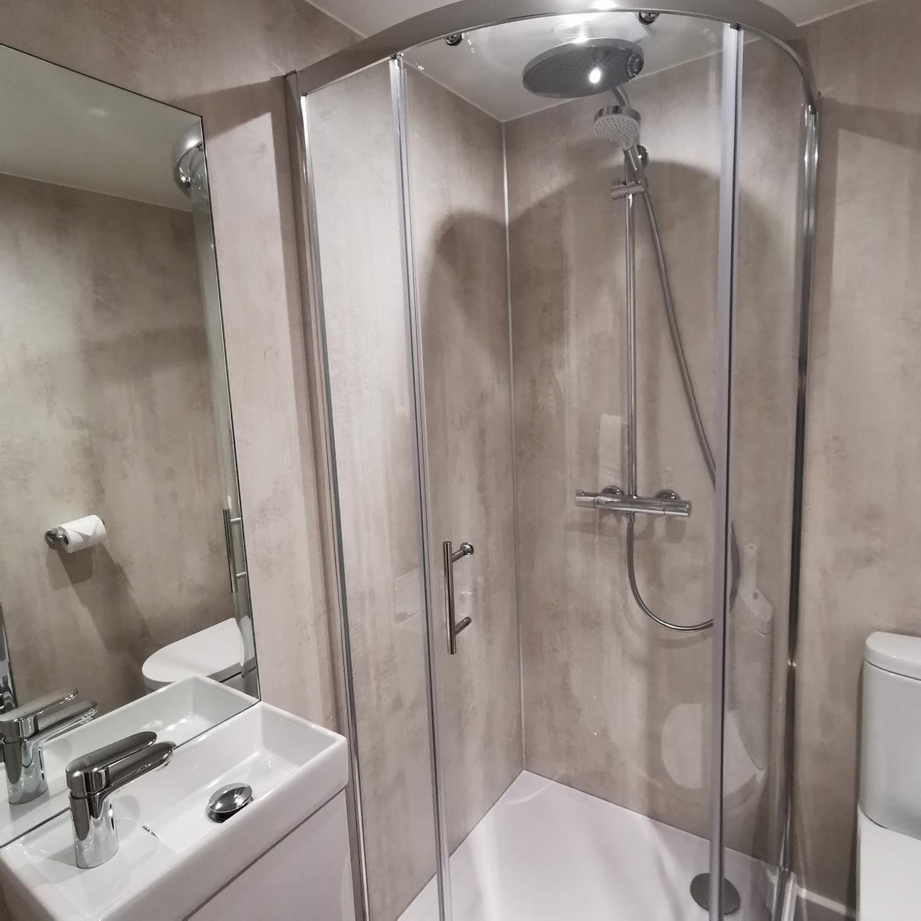 Double Room with Private Bathroom - Photo 2
