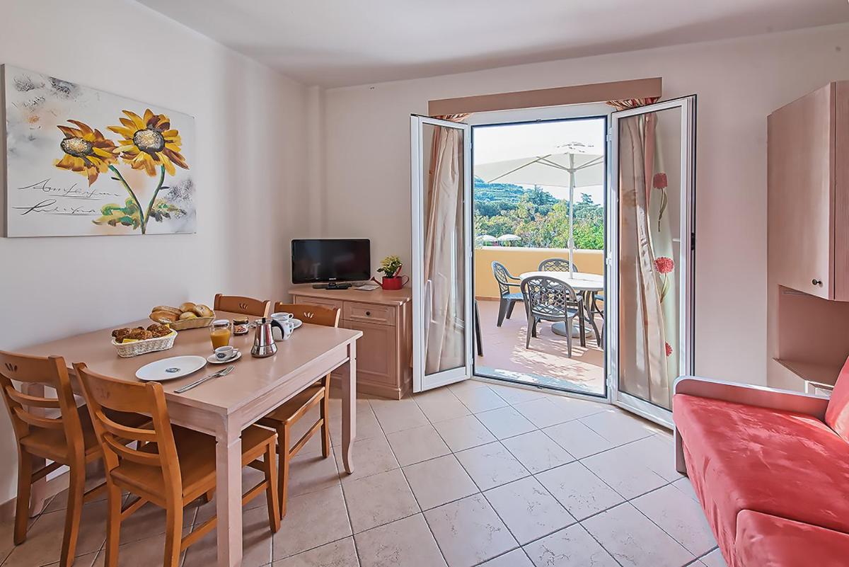 One-Bedroom Apartment with Terrace - Photo 2