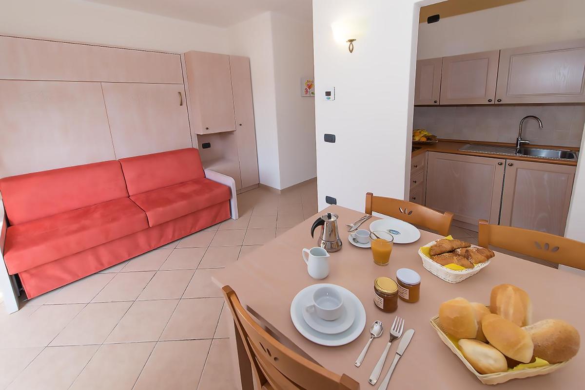 One-Bedroom Apartment with Terrace - Photo 4