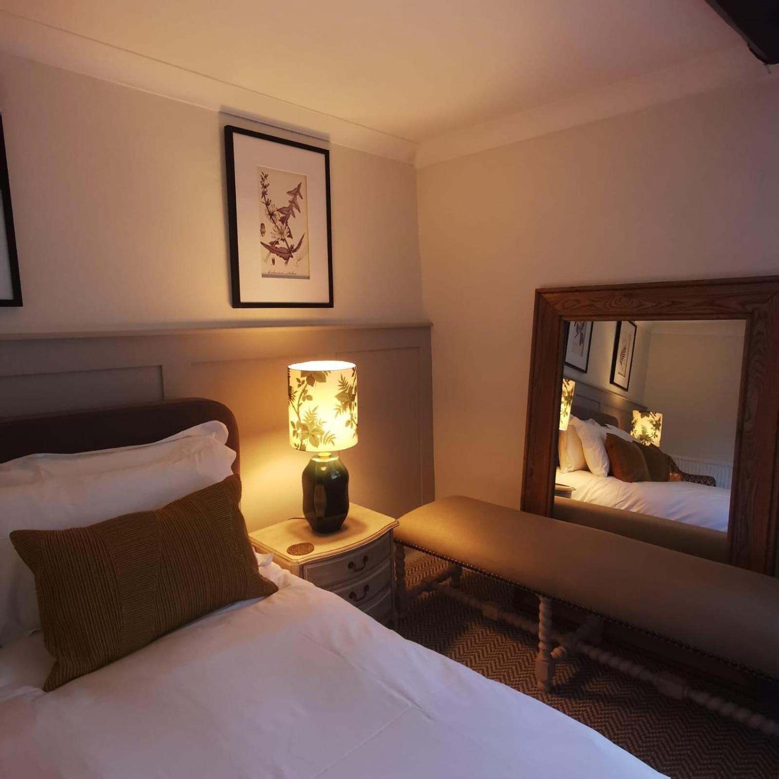 Deluxe King Room - Photo 2