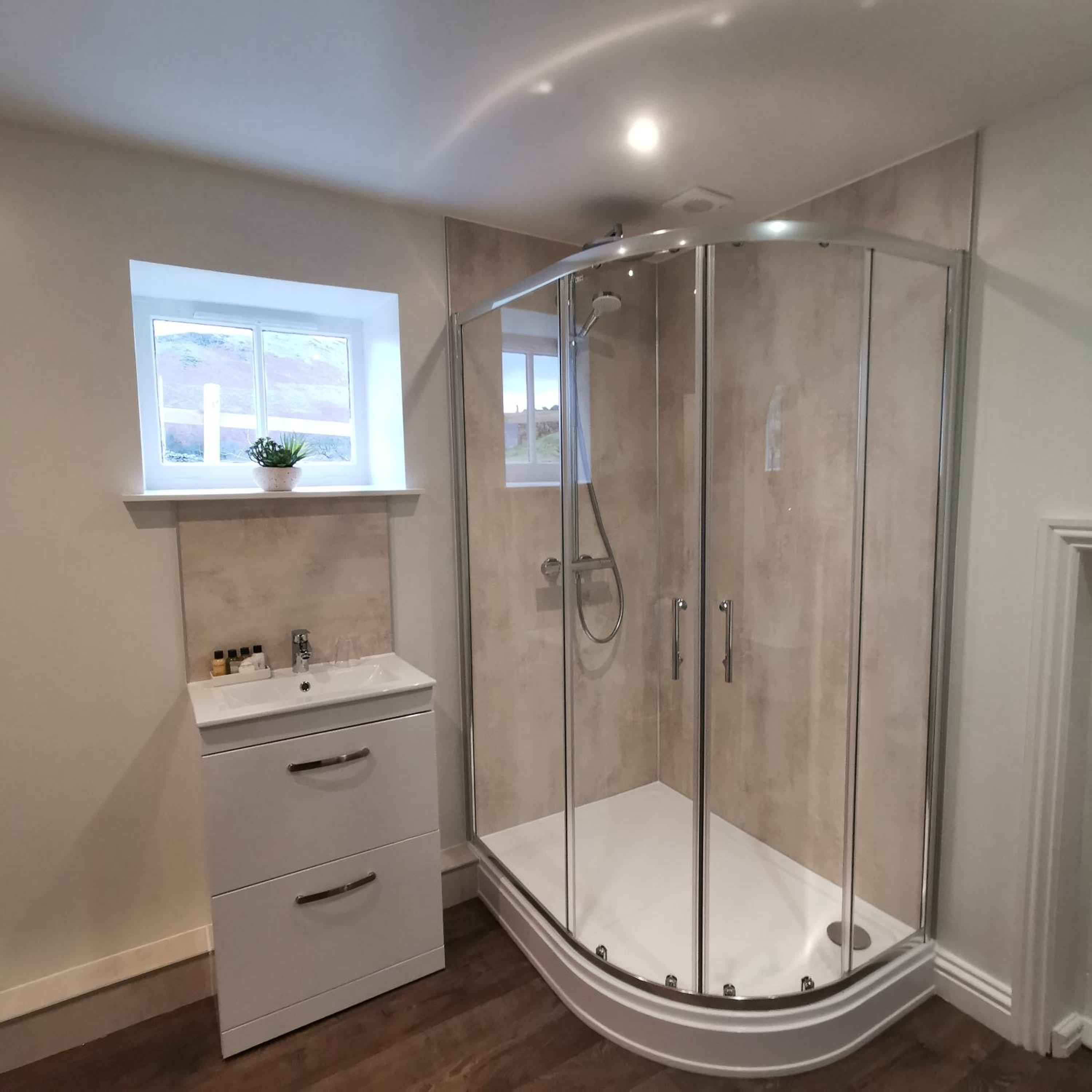Deluxe King Room - Photo 5