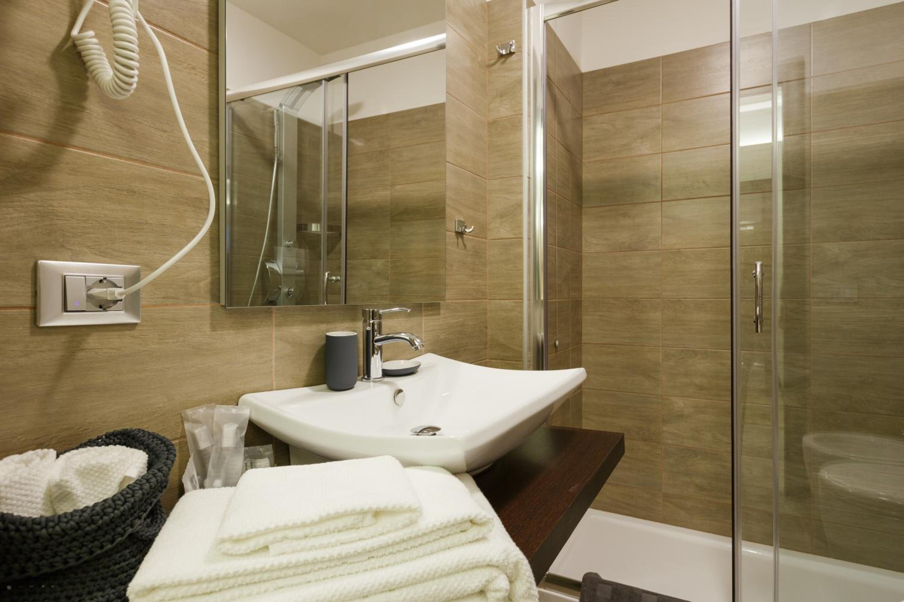 Standard Double or Twin Room - Basement photo 3