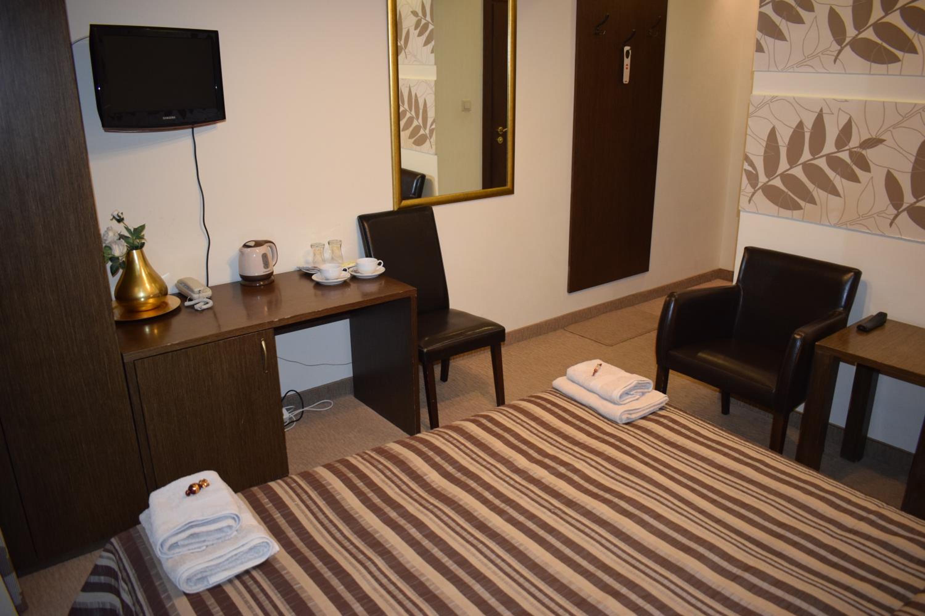 Double Room - Photo 2