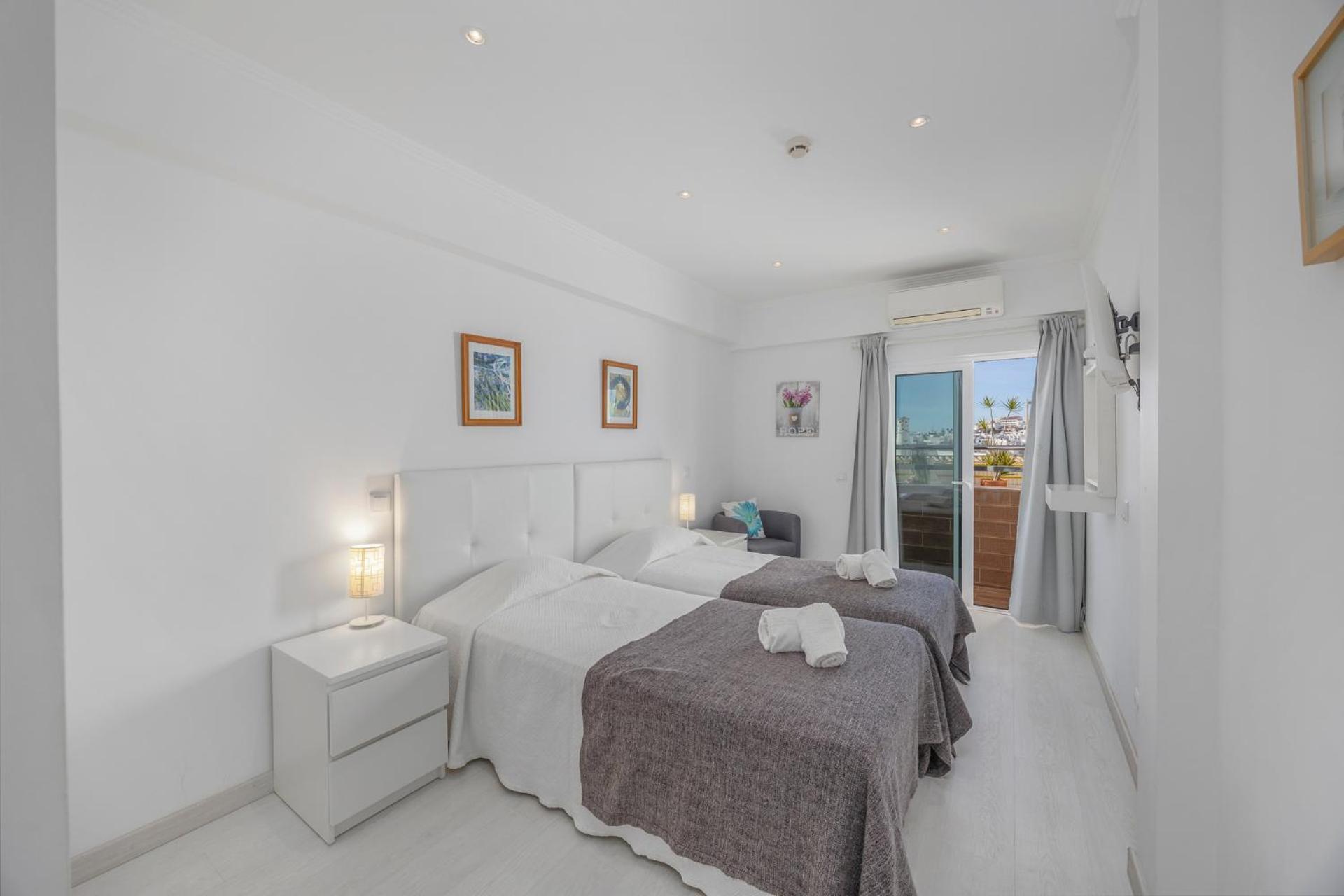 One-Bedroom Apartment with Sea View and Balcony