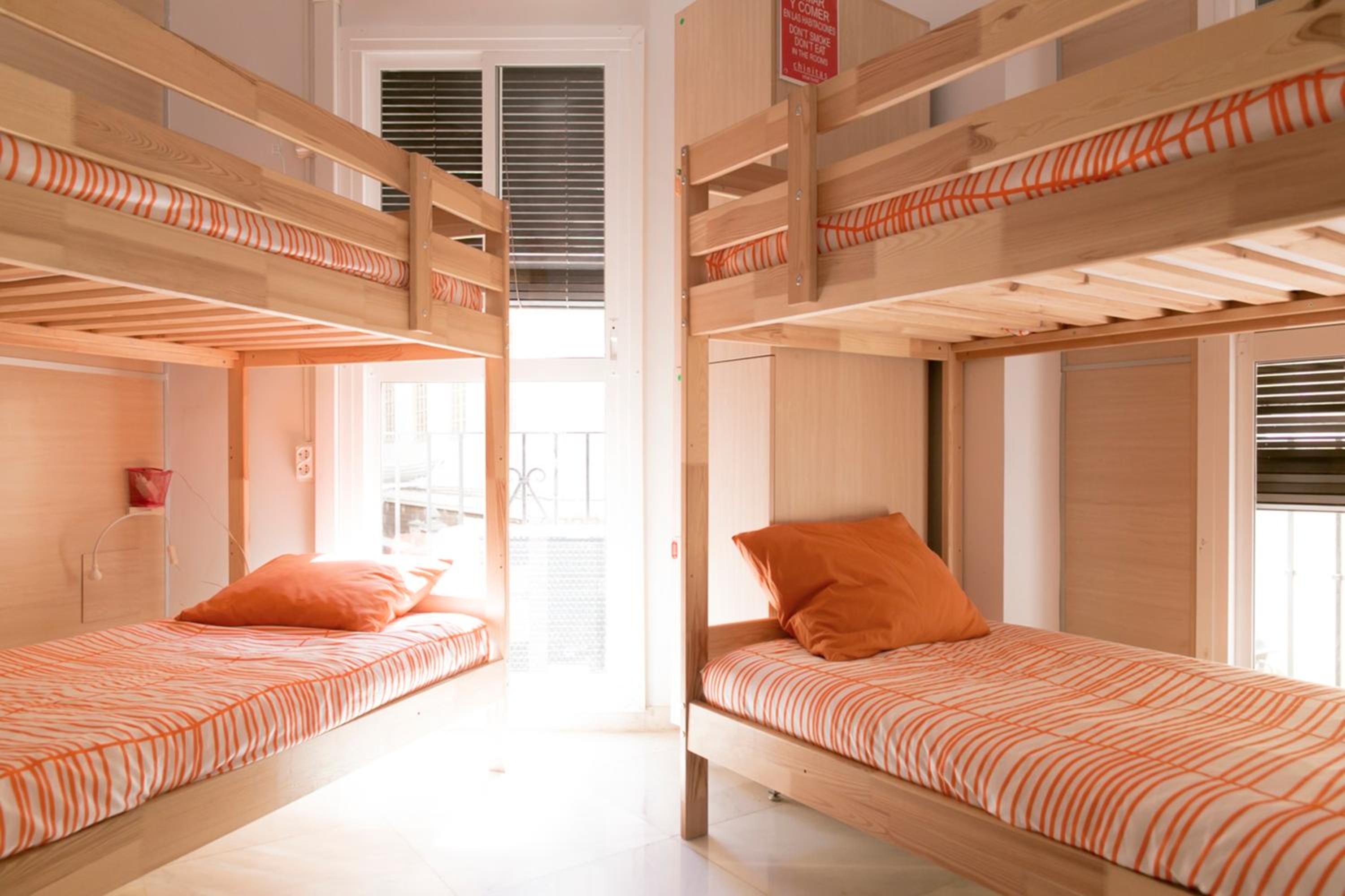 Cama en habitación compartida de 4 camas para mujeres.