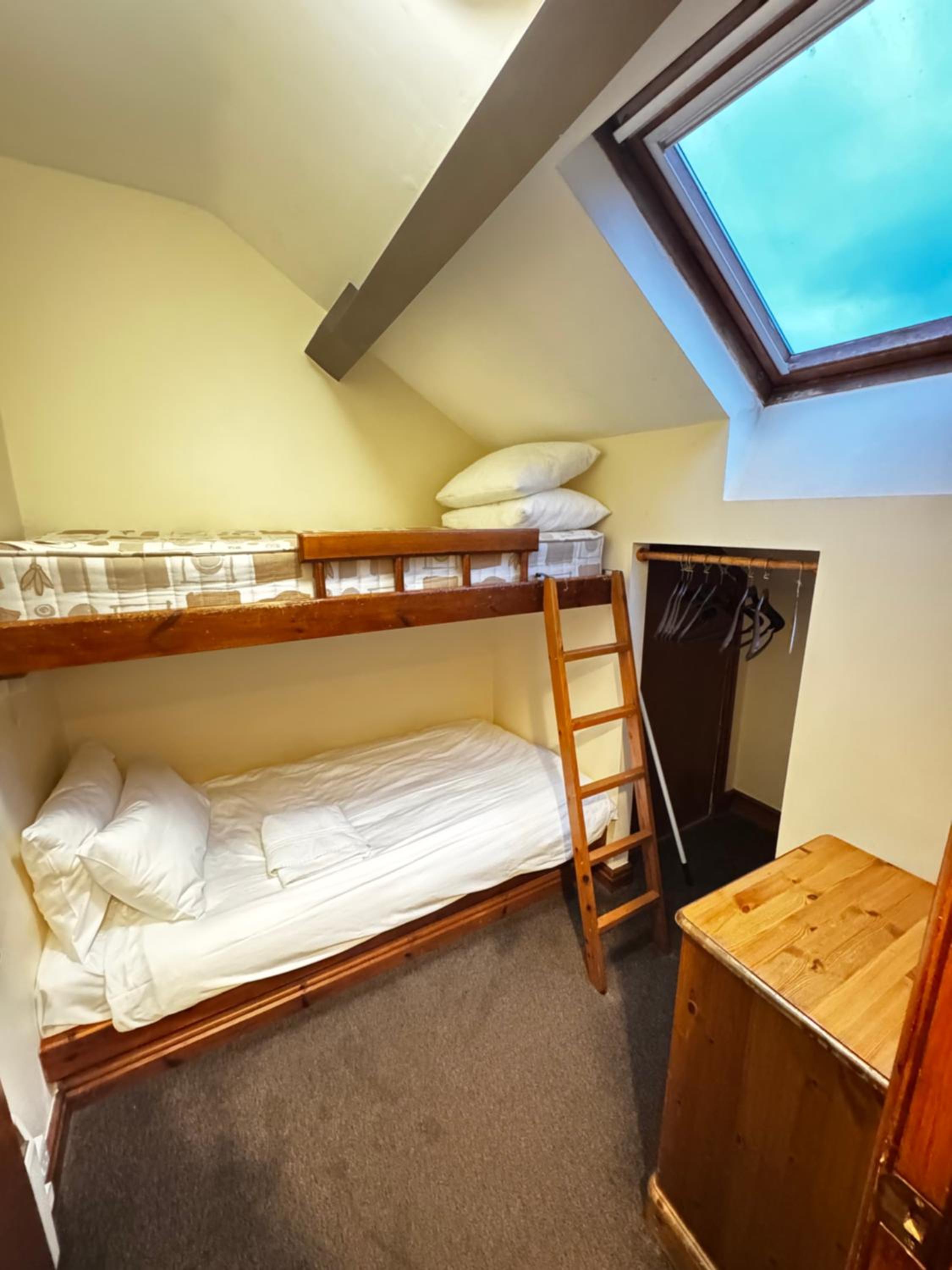 Two-Bedroom Apartment with Mountain View photo 3