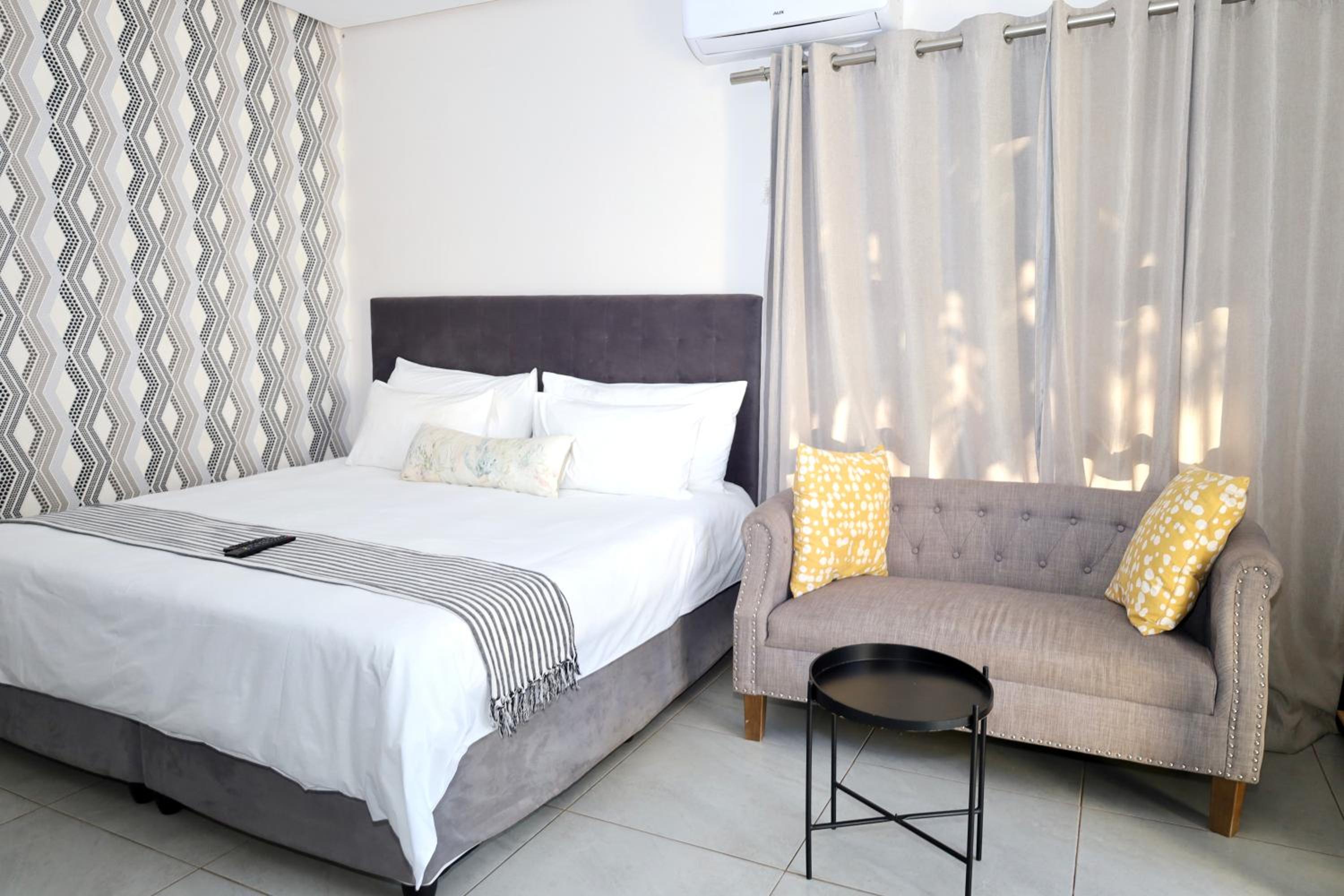 Deluxe Family Room - Photo 5
