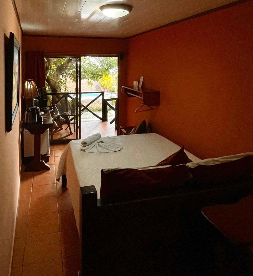 Queen Room photo 1