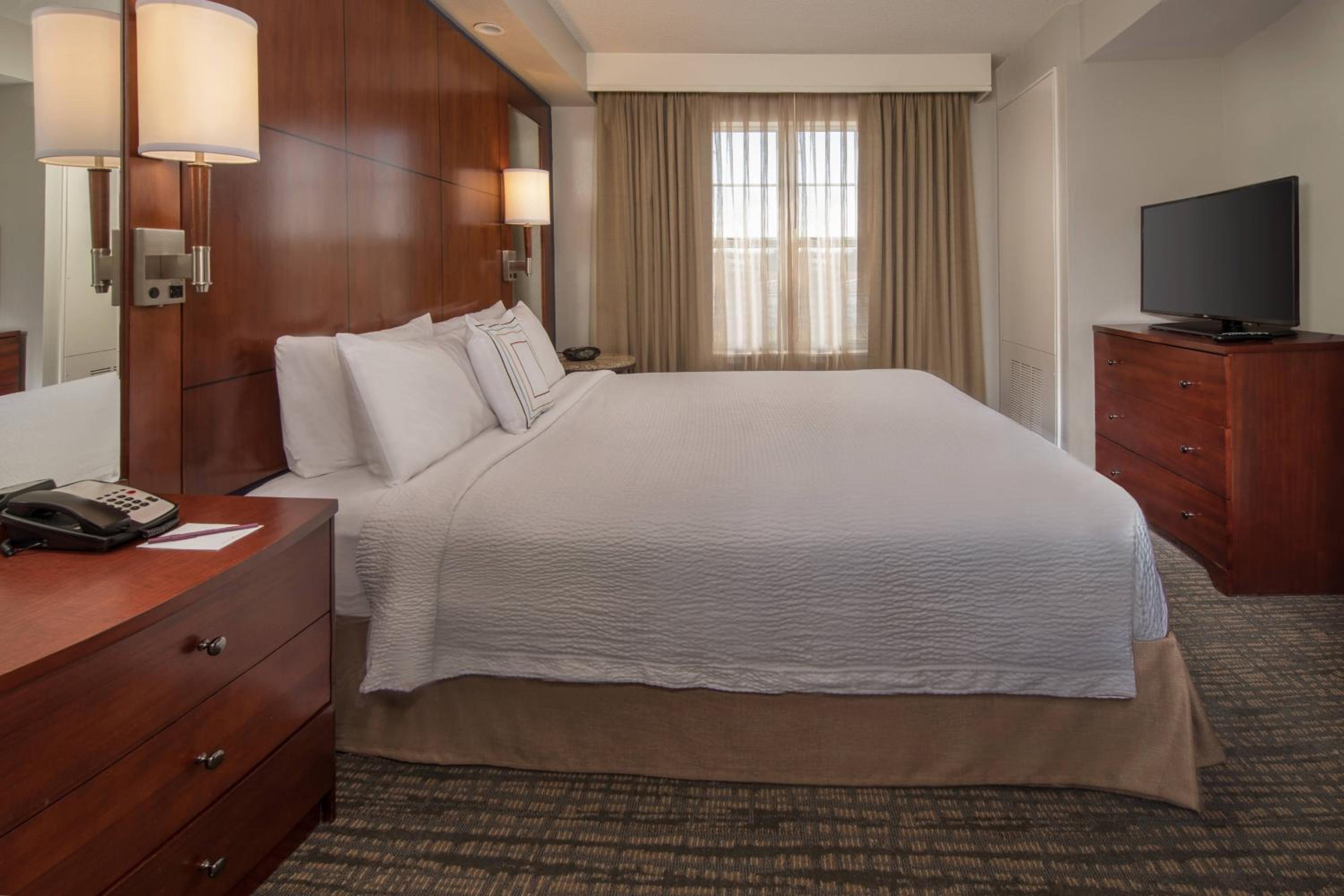 One-Bedroom Suite - Photo 1