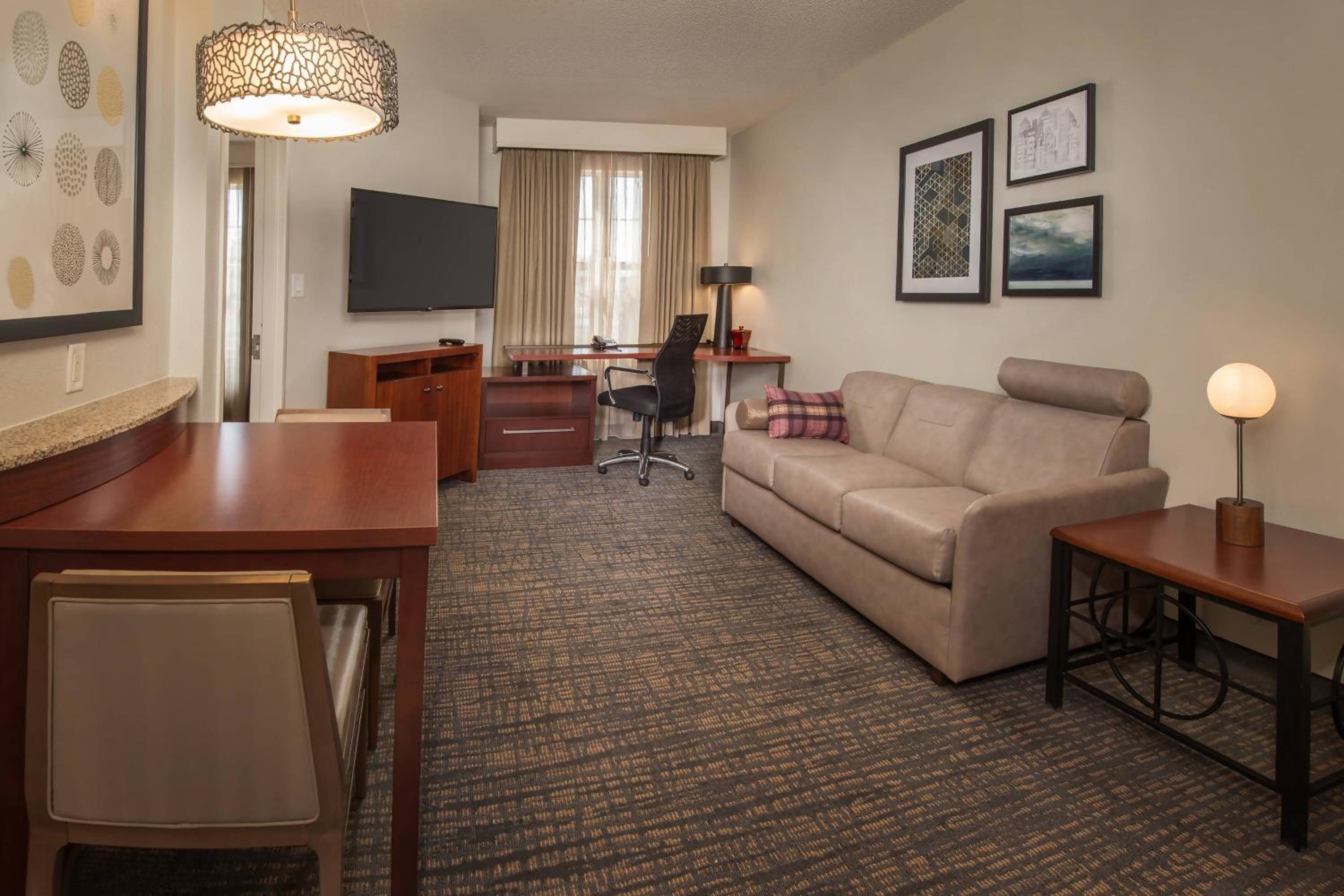 One-Bedroom Suite - Photo 2