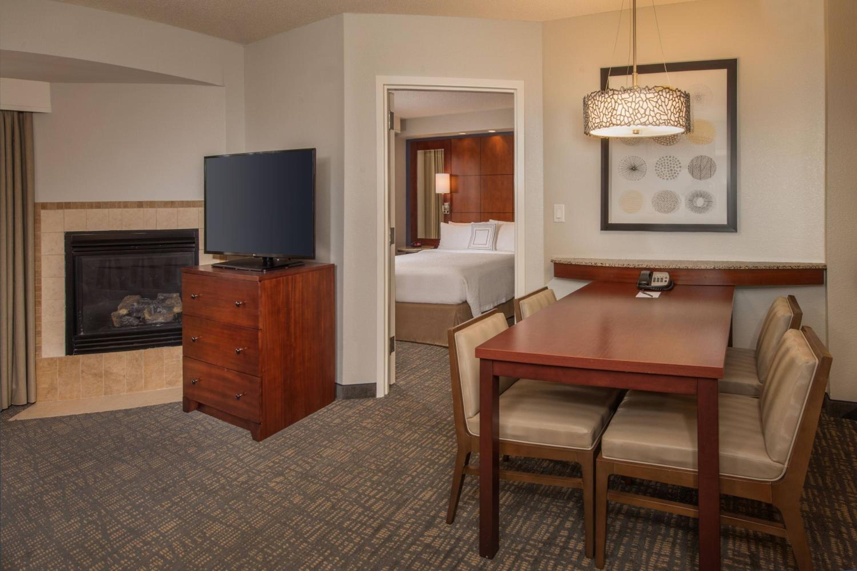 Two-Bedroom Suite - Photo 4