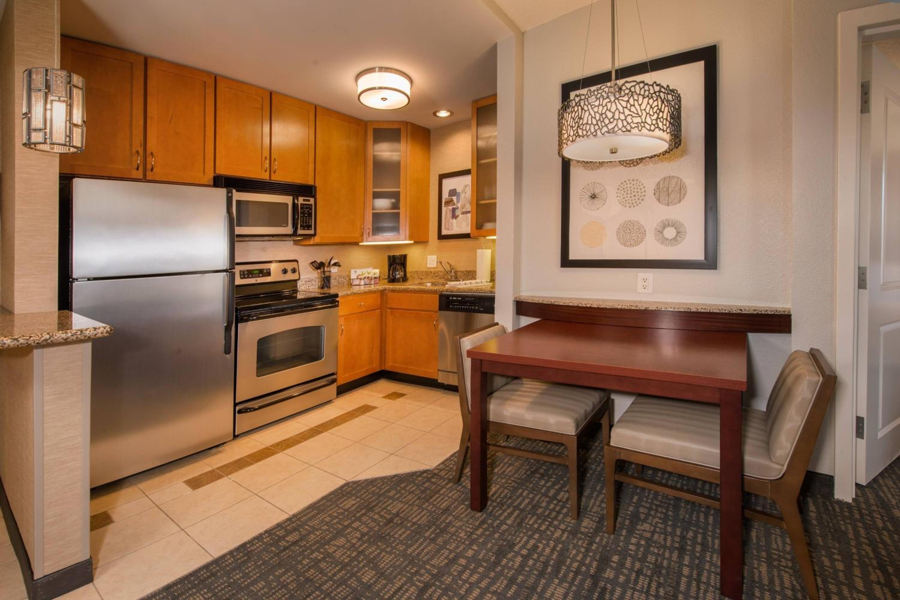 One-Bedroom Suite - Photo 4