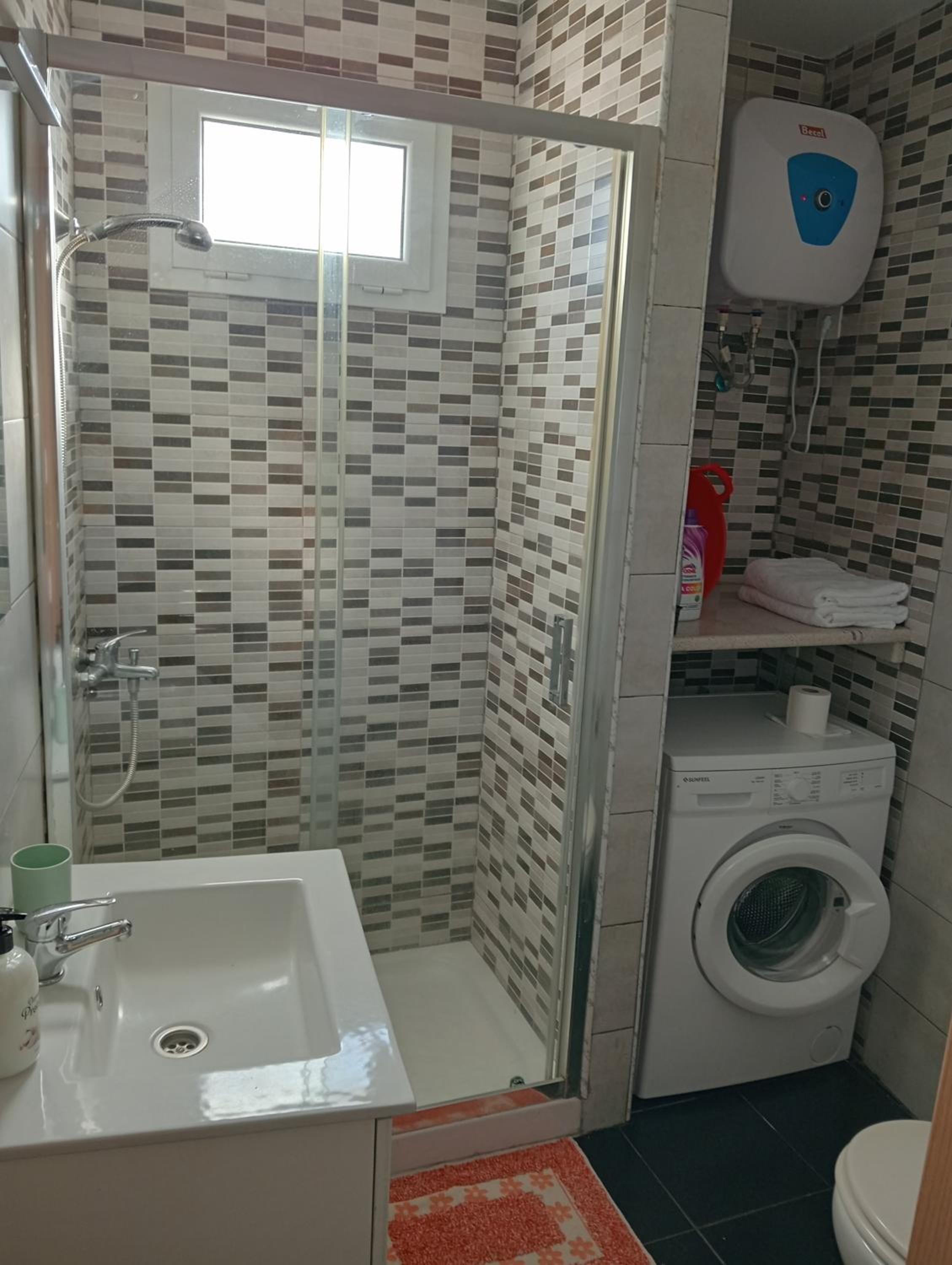 One-Bedroom House - Photo 3
