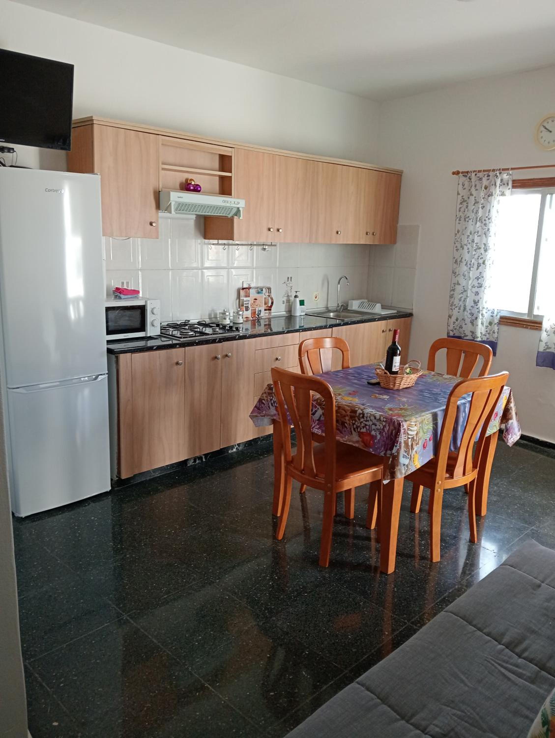 One-Bedroom House - Photo 7