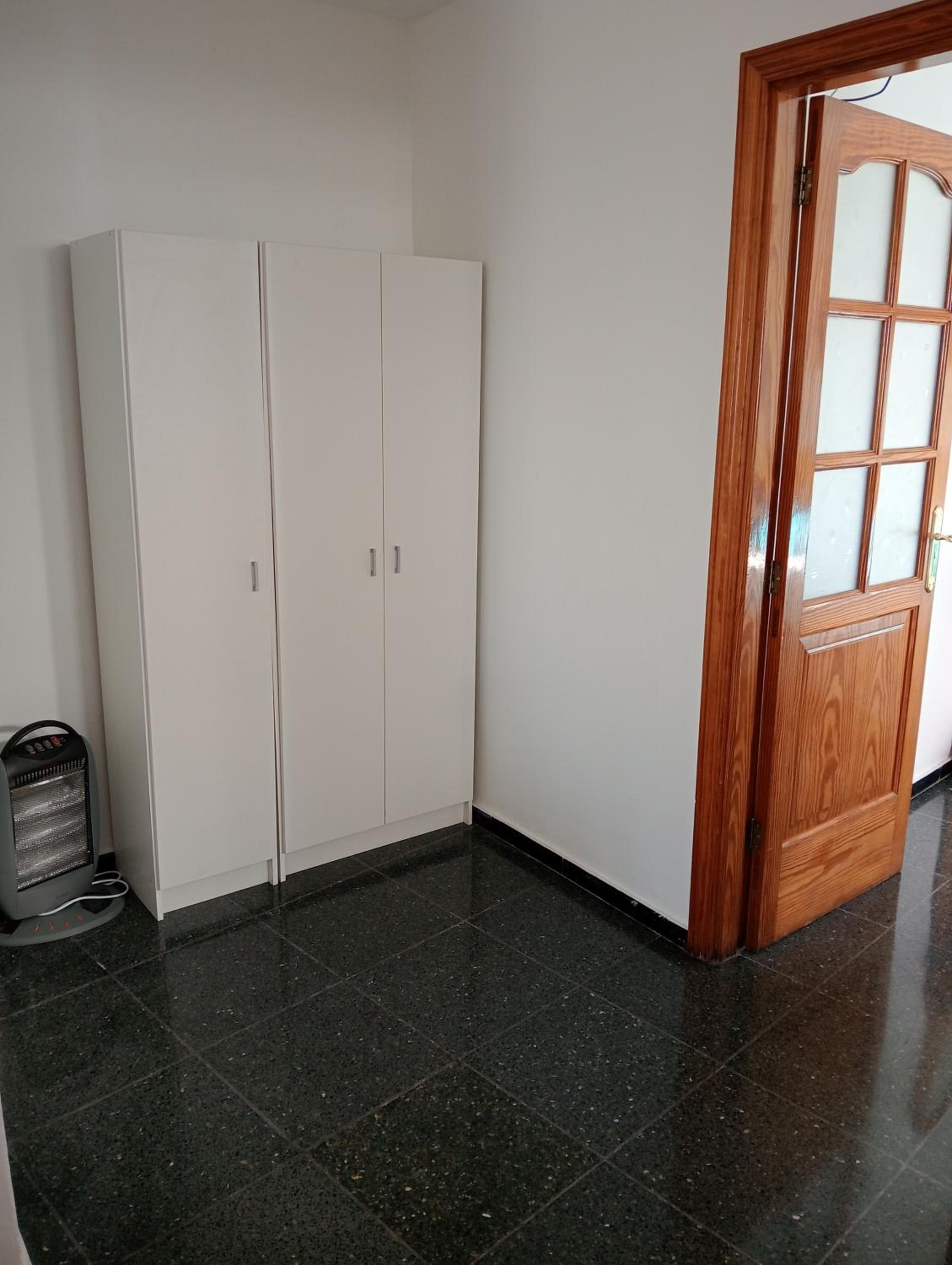 One-Bedroom House - Photo 8