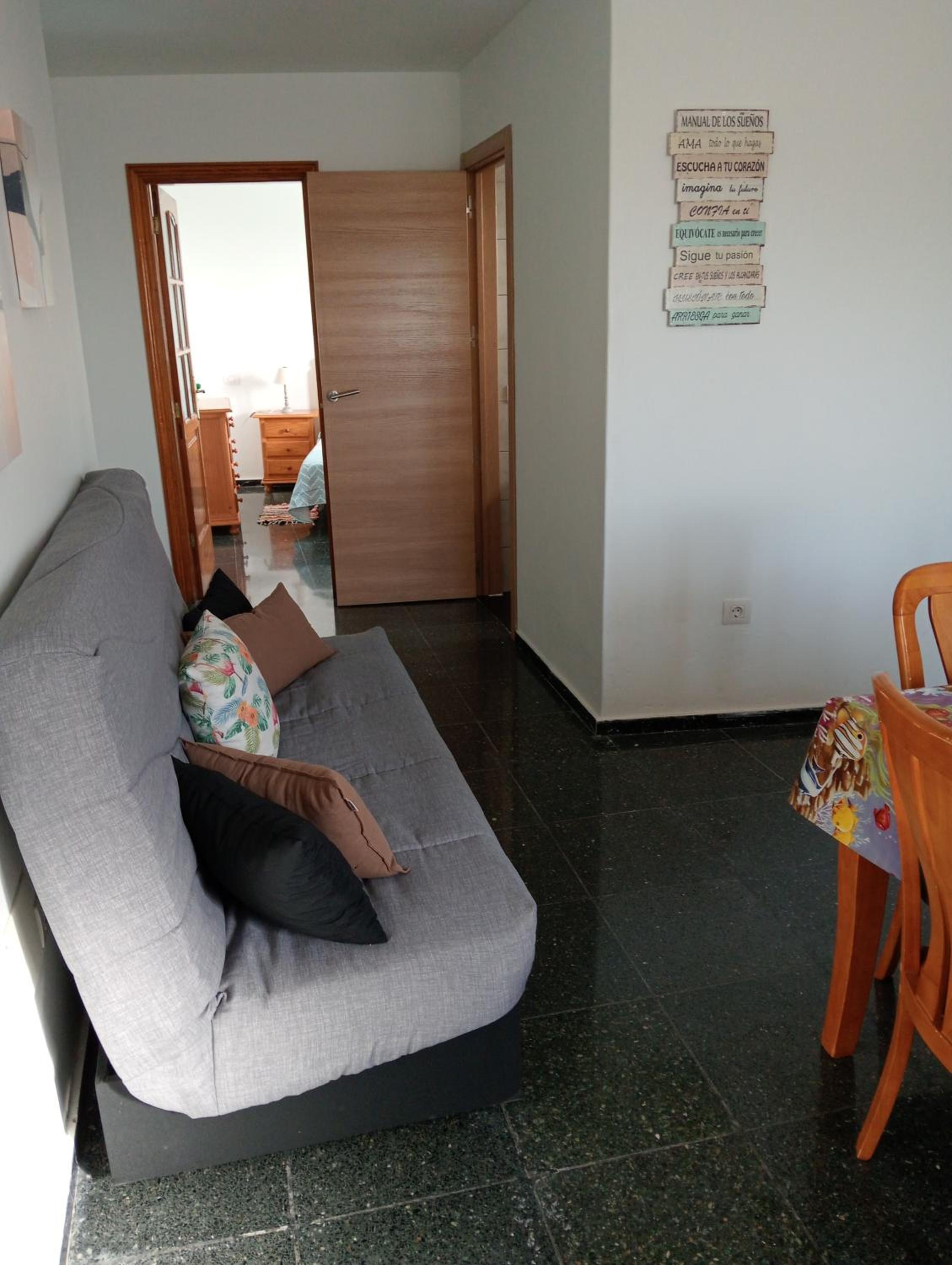 One-Bedroom House - Photo 9