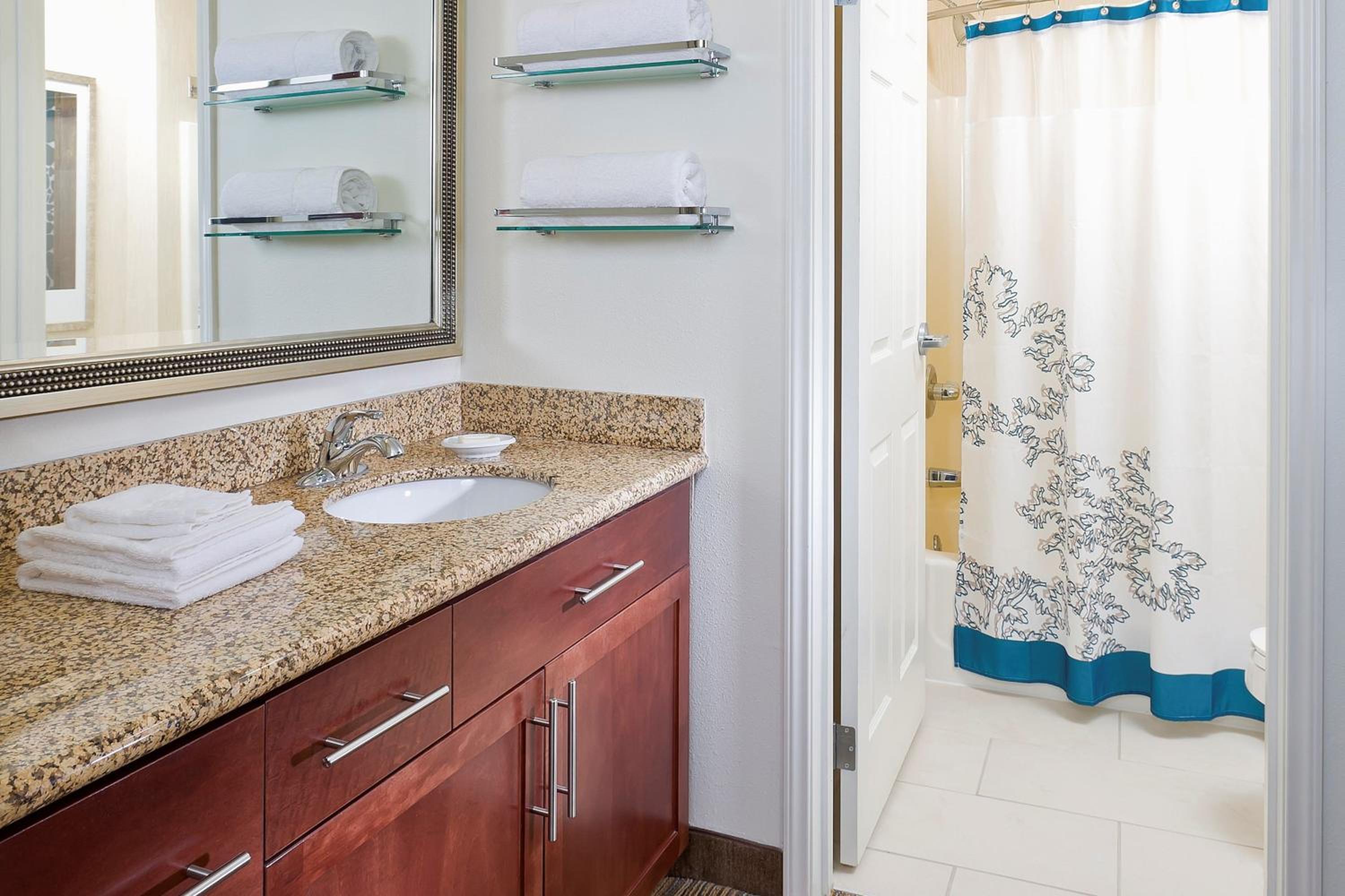One-Bedroom King Suite - Photo 3