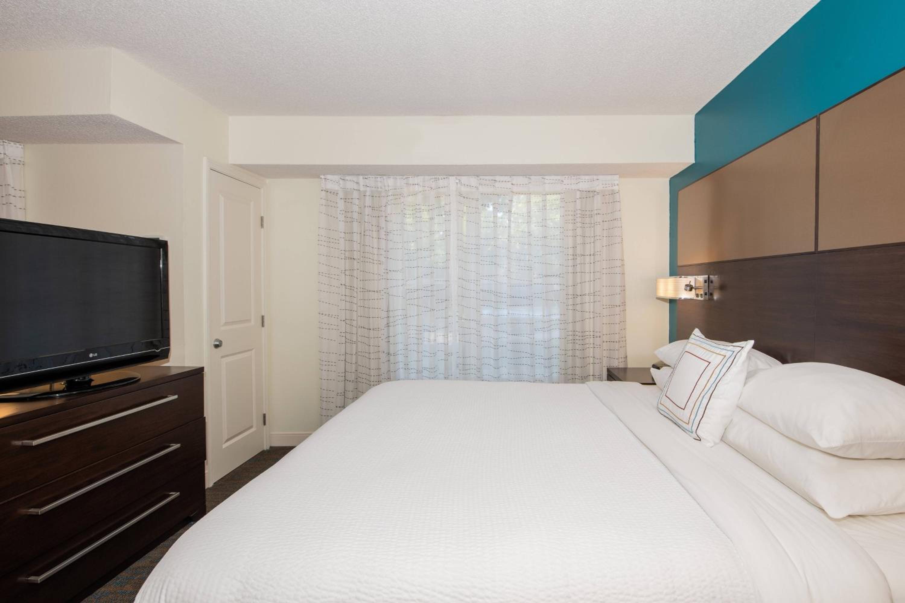 Two-Bedroom Suite with Fireplace - Hearing Accessible