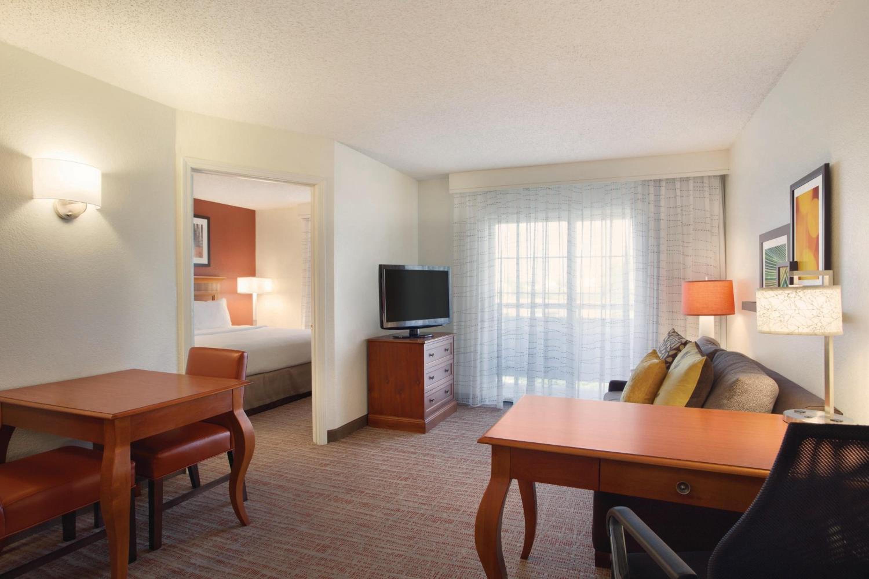 One-Bedroom King Suite with Sofa Bed - Mobility/Hearing Accessible w/Tub - Photo 2
