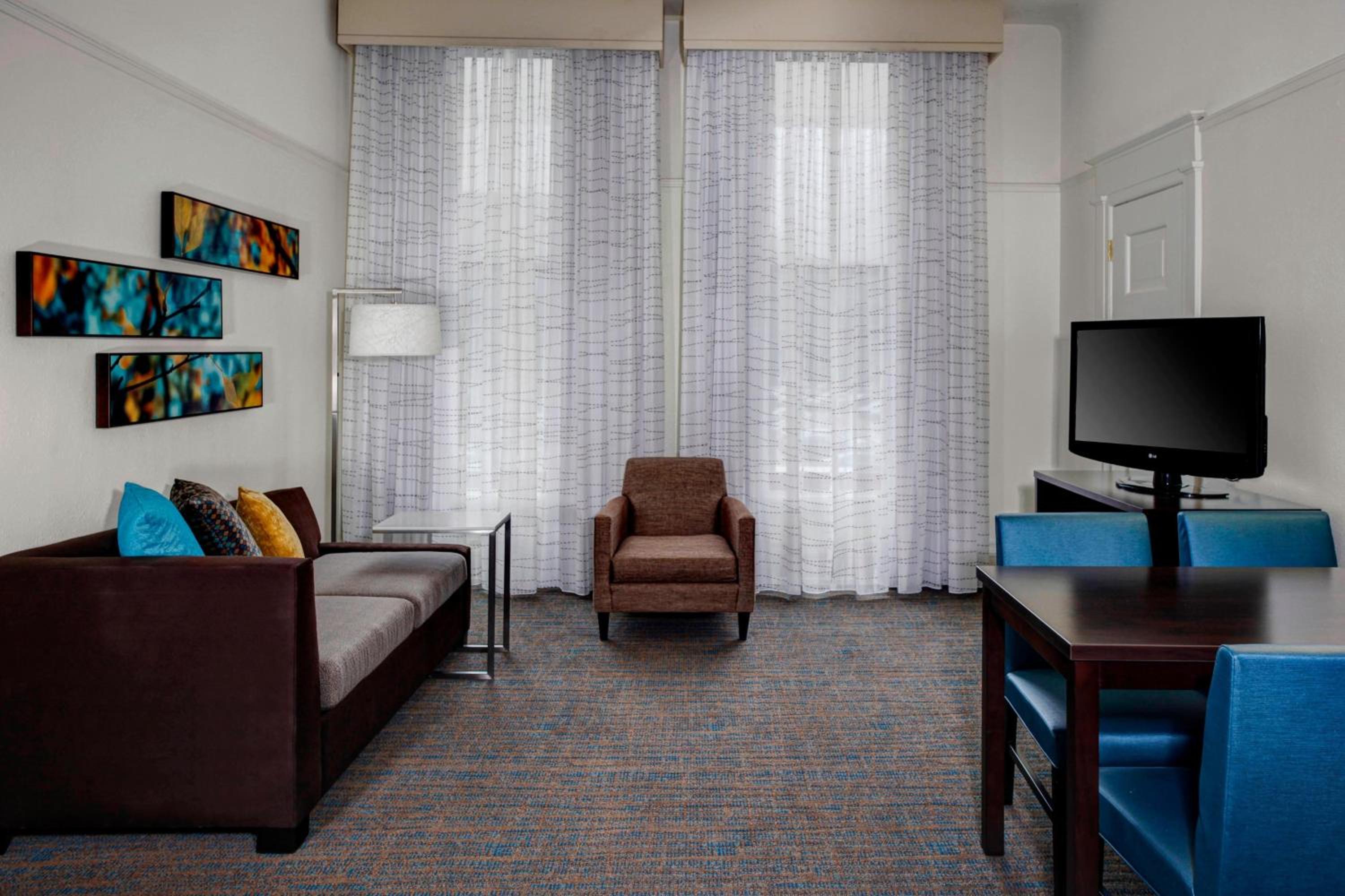 One-Bedroom King Suite with Sofa Bed - Hearing Accessible photo 2