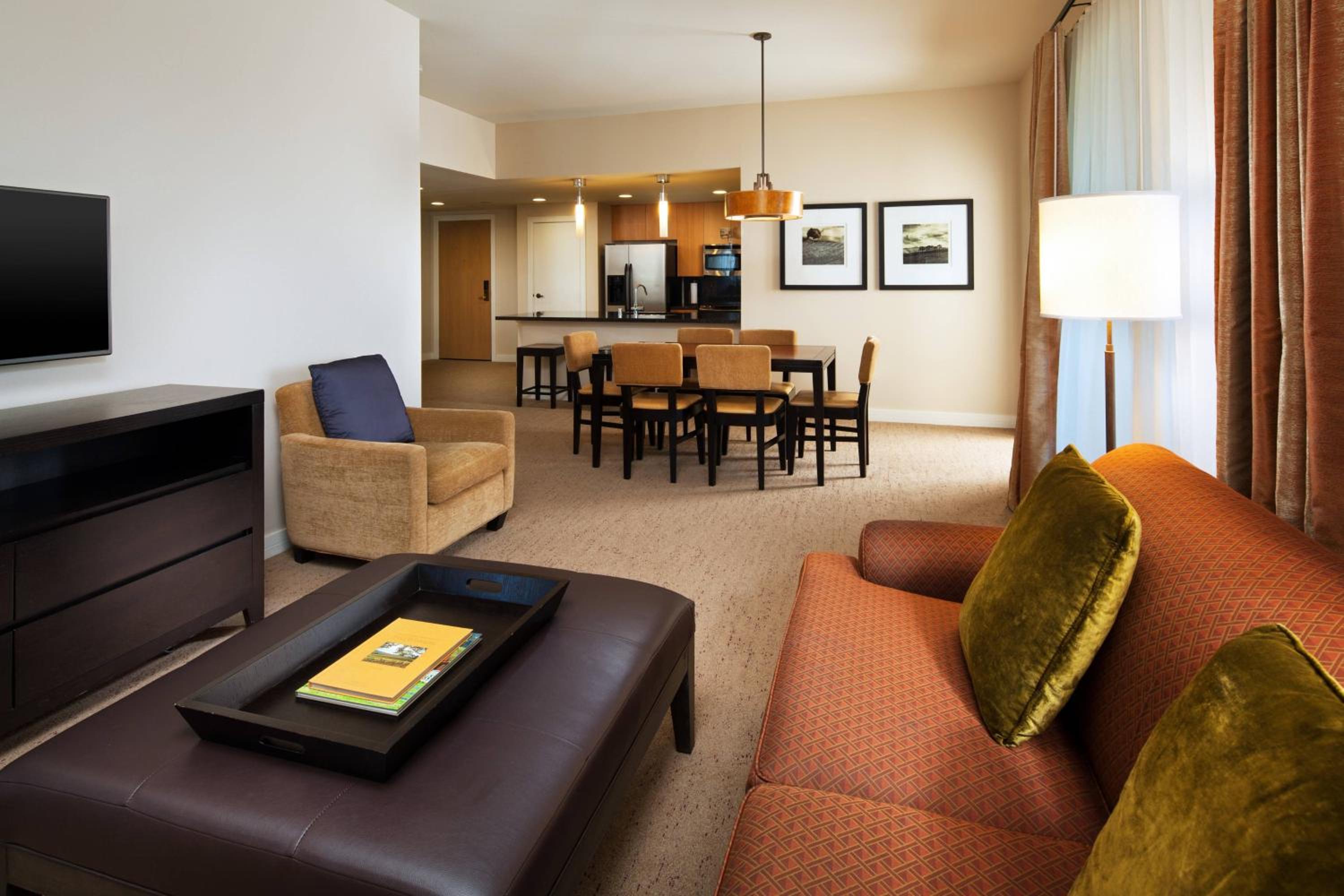 Two-Bedroom Suite with Balcony - Mobility Accessible with Tub