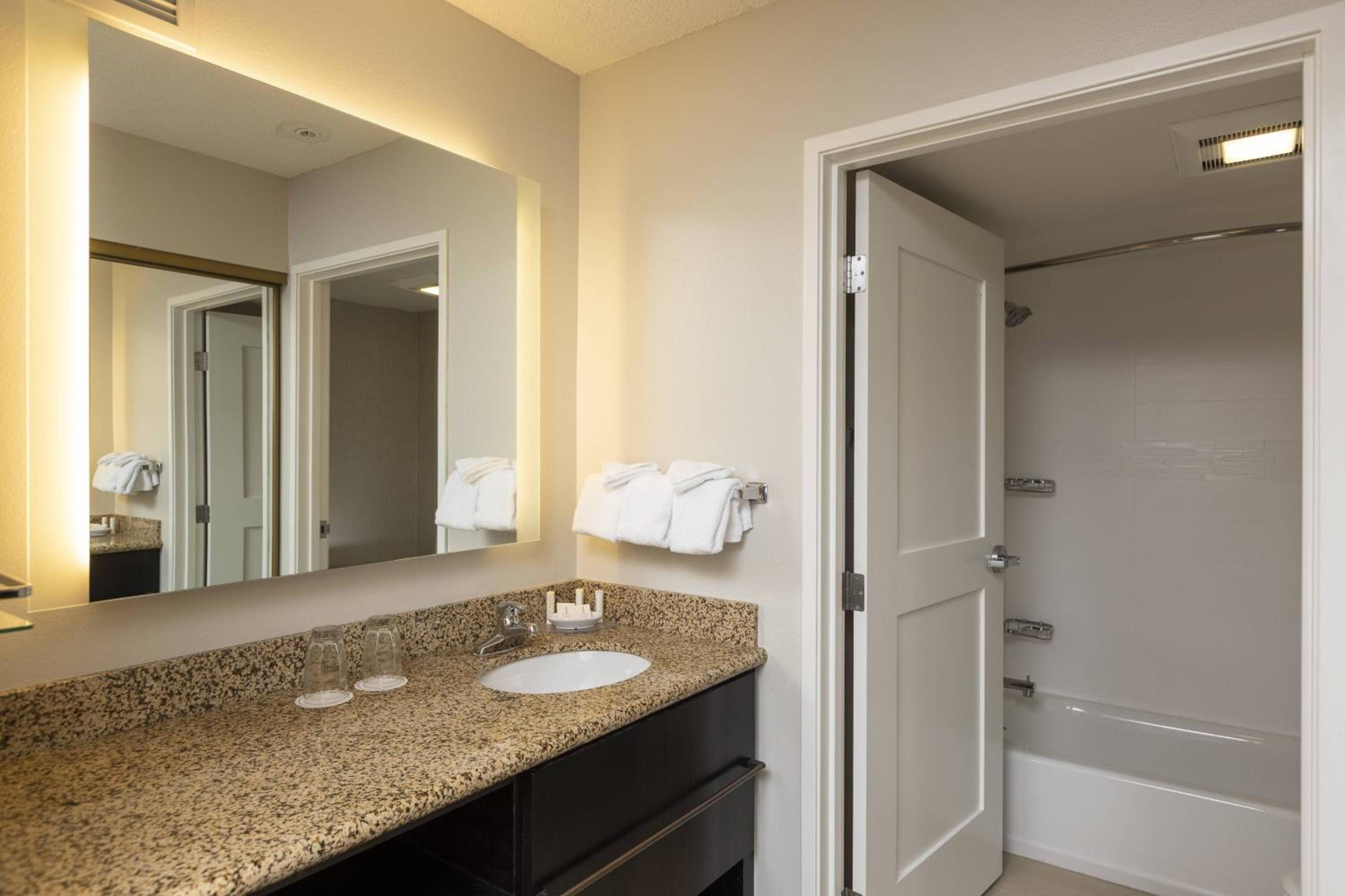 One-Bedroom King Suite with Sofa Bed - Photo 3