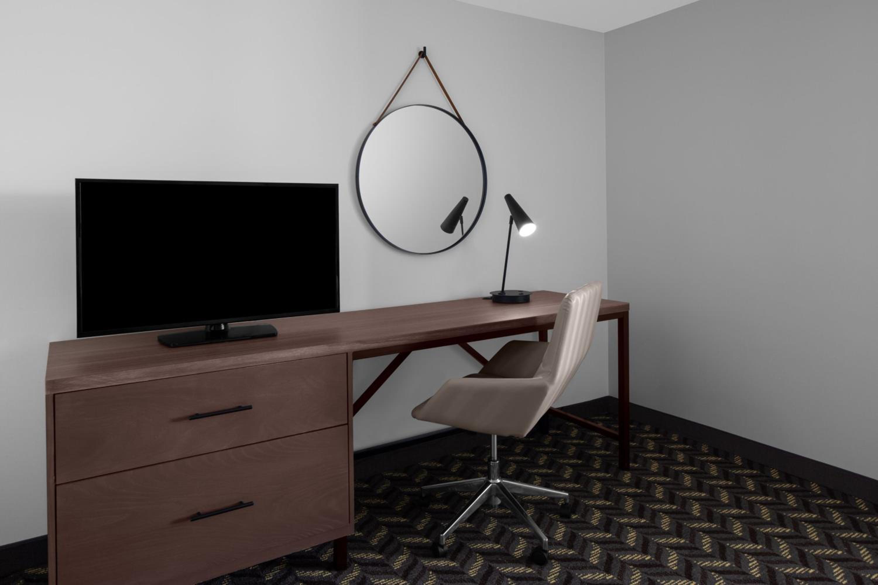 One-Bedroom King Suite with Sofa Bed - Mobility/Hearing Accessible with Roll-In Shower