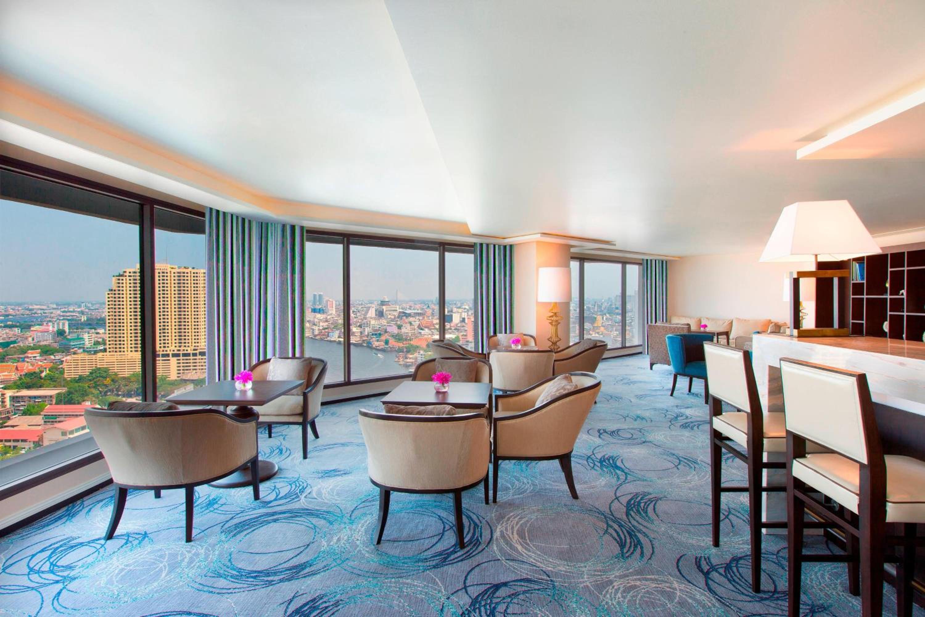 Two-Bedroom Preseidential Suite with River View - Club Lounge Access thumbnail 6