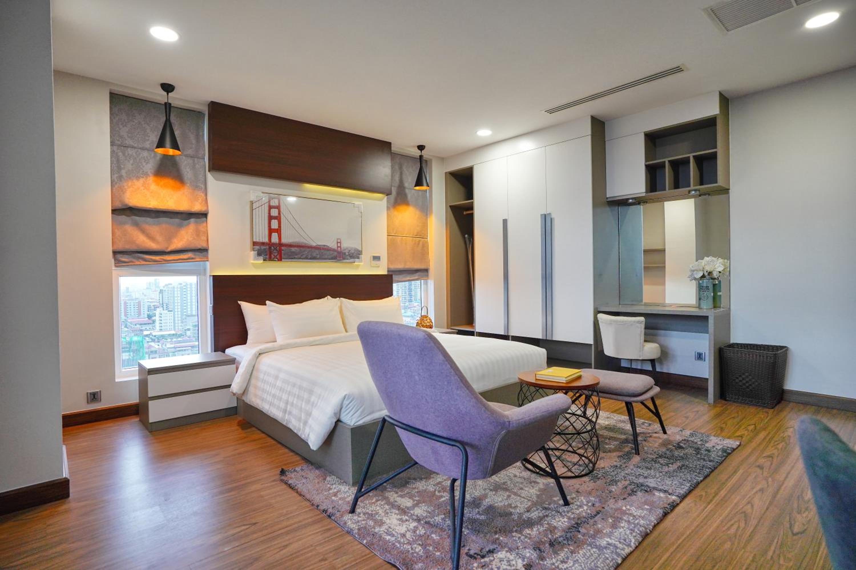 Two-Bedroom Apartment with Balcony - Photo 4
