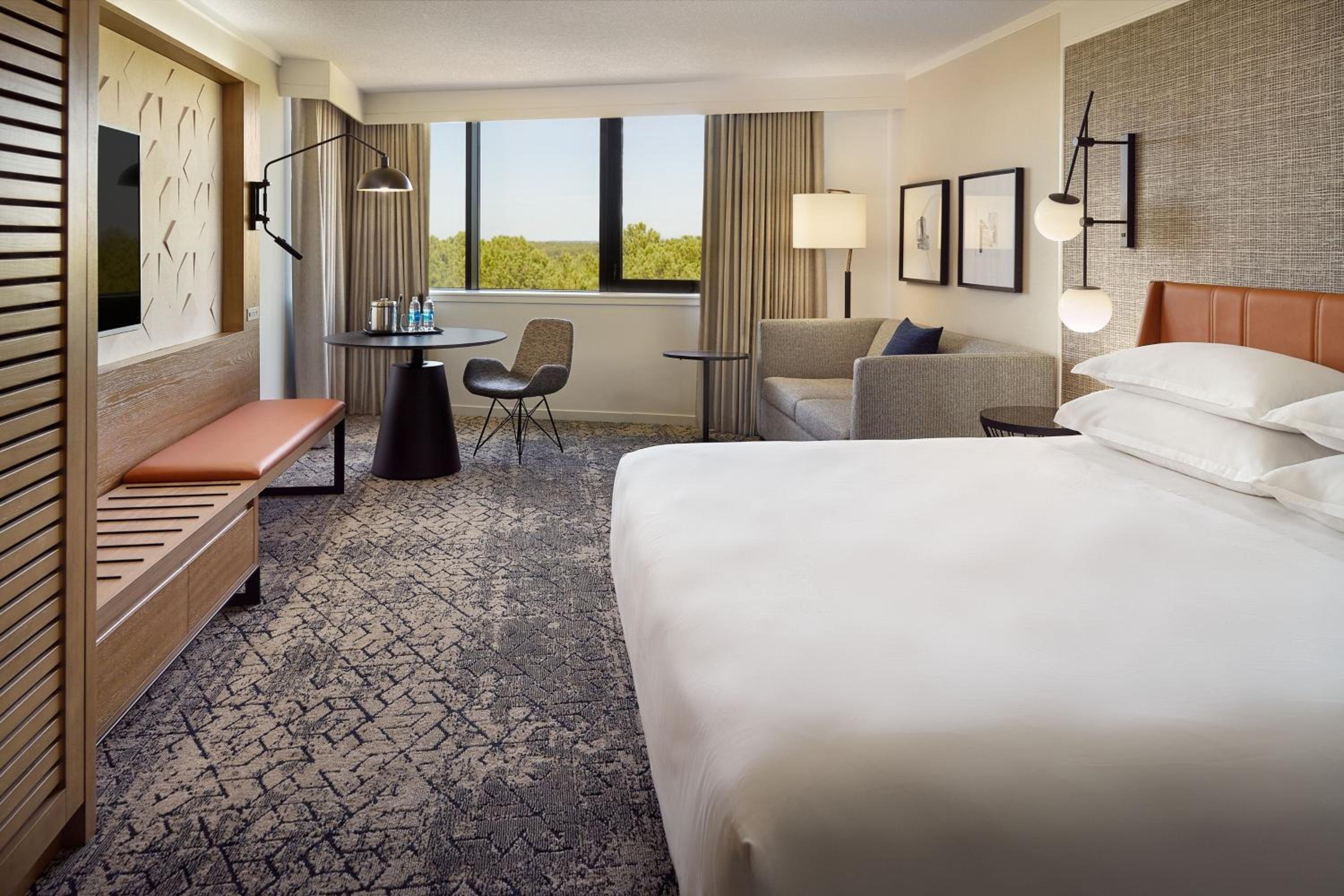 Traditional King Room - Hearing Accessible - Photo 2