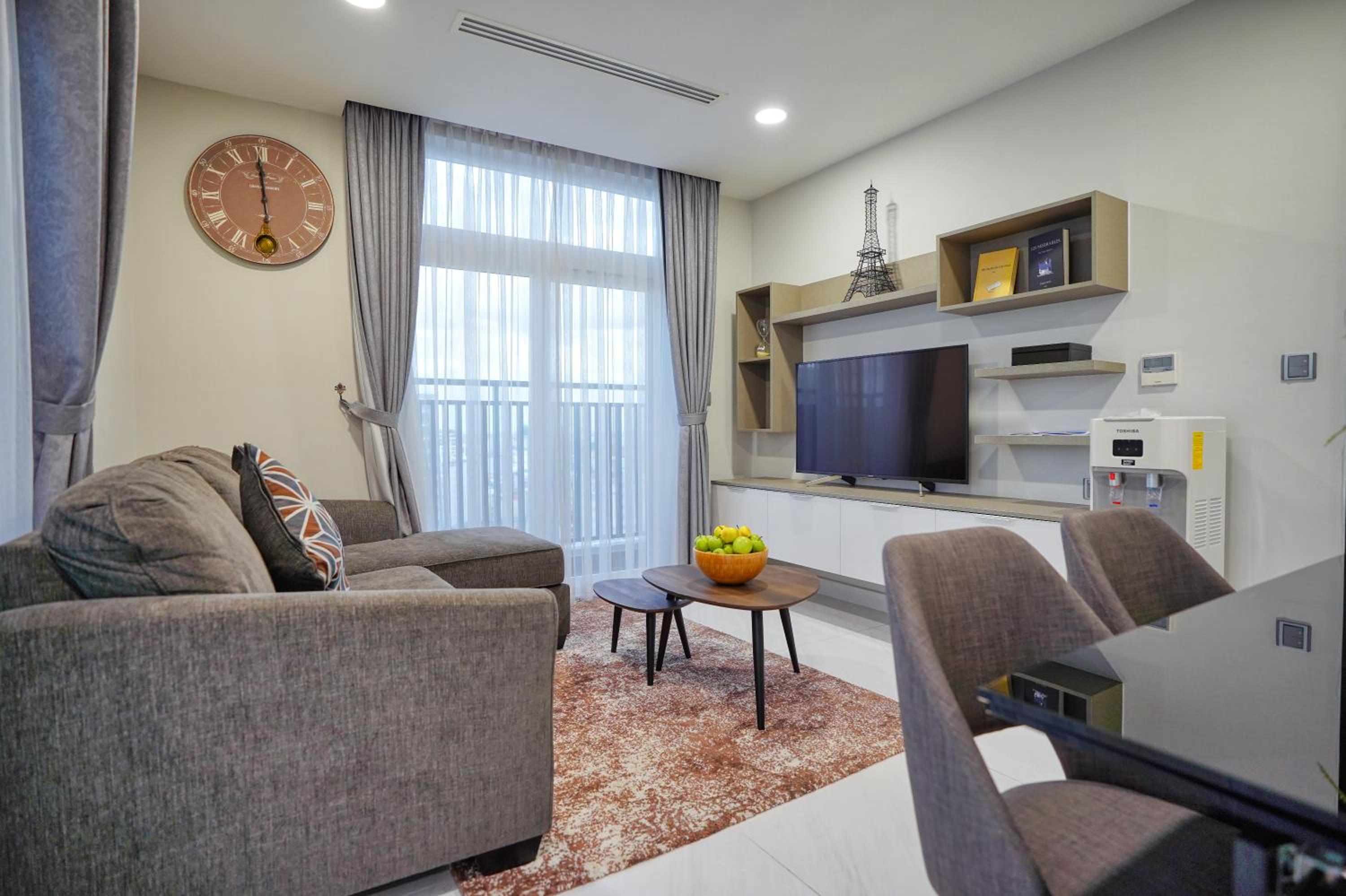 Two-Bedroom Apartment with Balcony - Photo 2